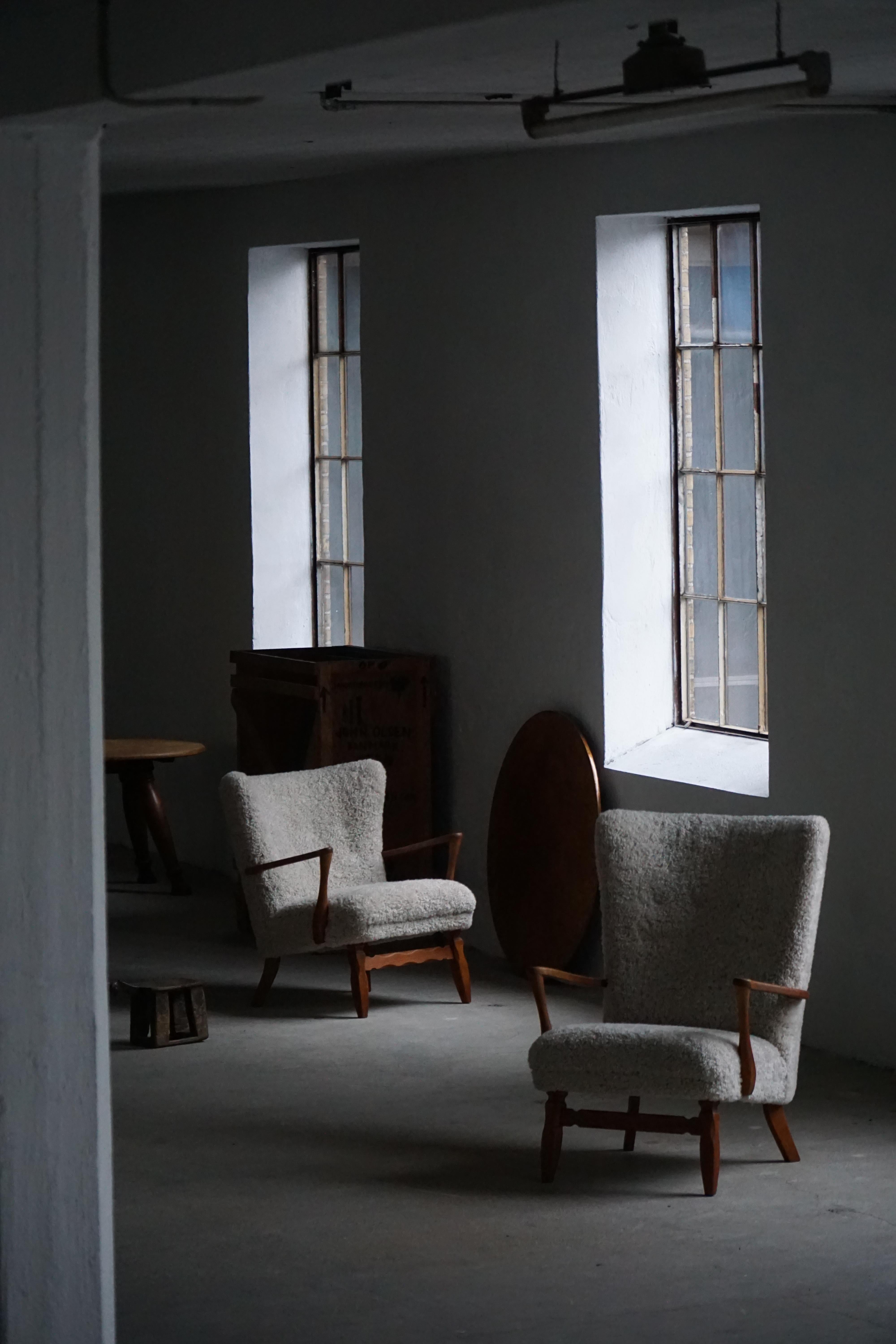 Viggo Boesen, Silla de salón en madera de roble y lana de cordero Shearling, estilo moderno danés, años 50 en venta 1