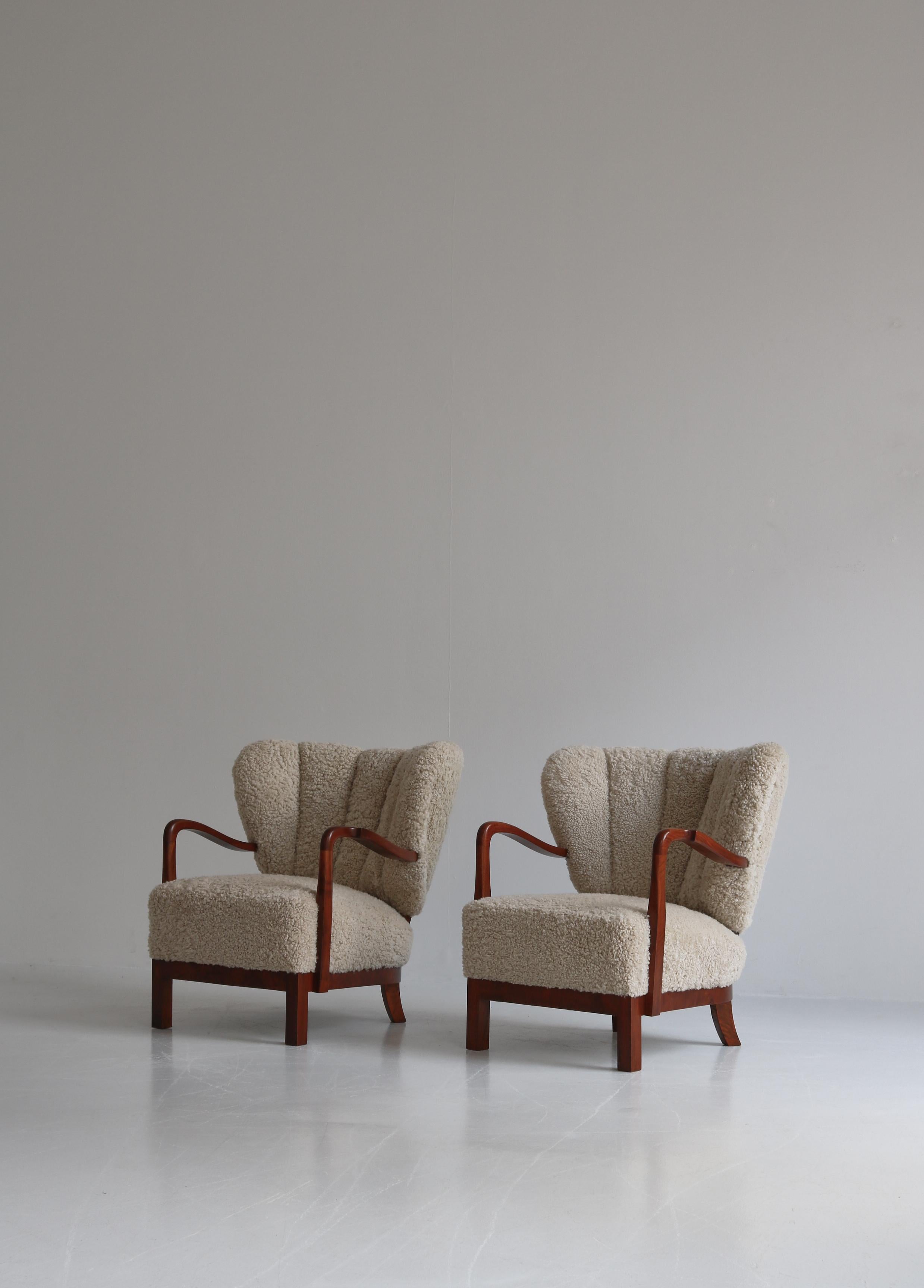 Mid-20th Century Viggo Boesen Lounge Chairs in Nutwood and Sheepskin, 1930s Danish Modern For Sale