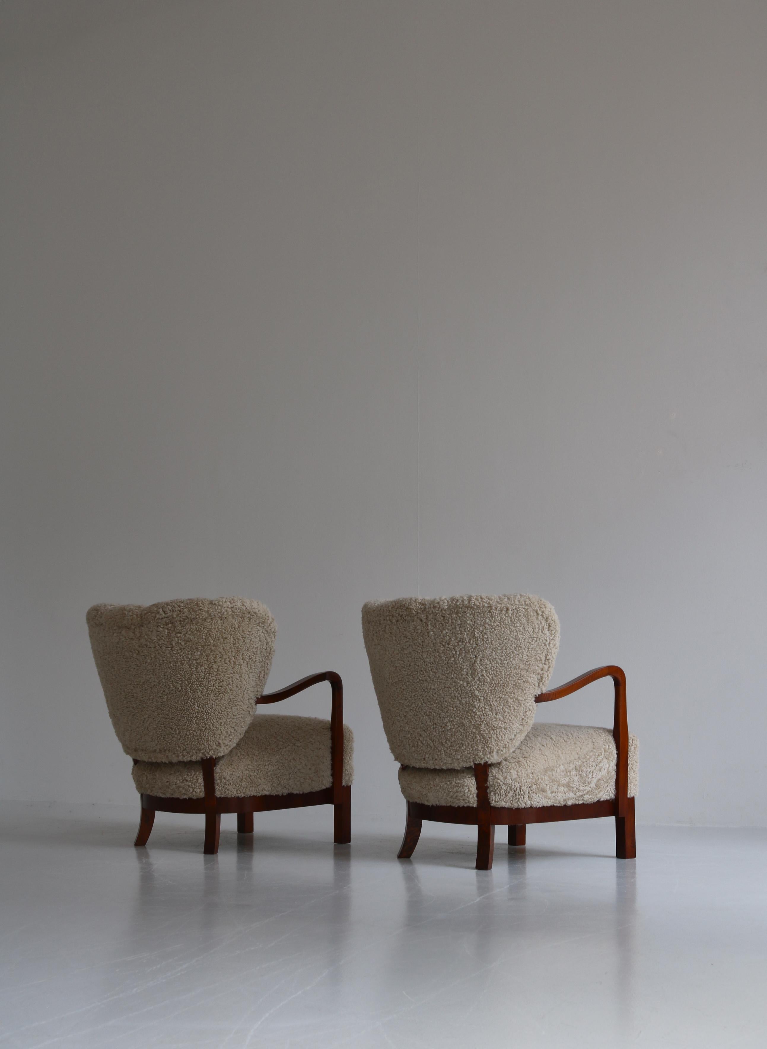 Viggo Boesen Lounge Chairs in Nutwood and Sheepskin, 1930s Danish Modern For Sale 1