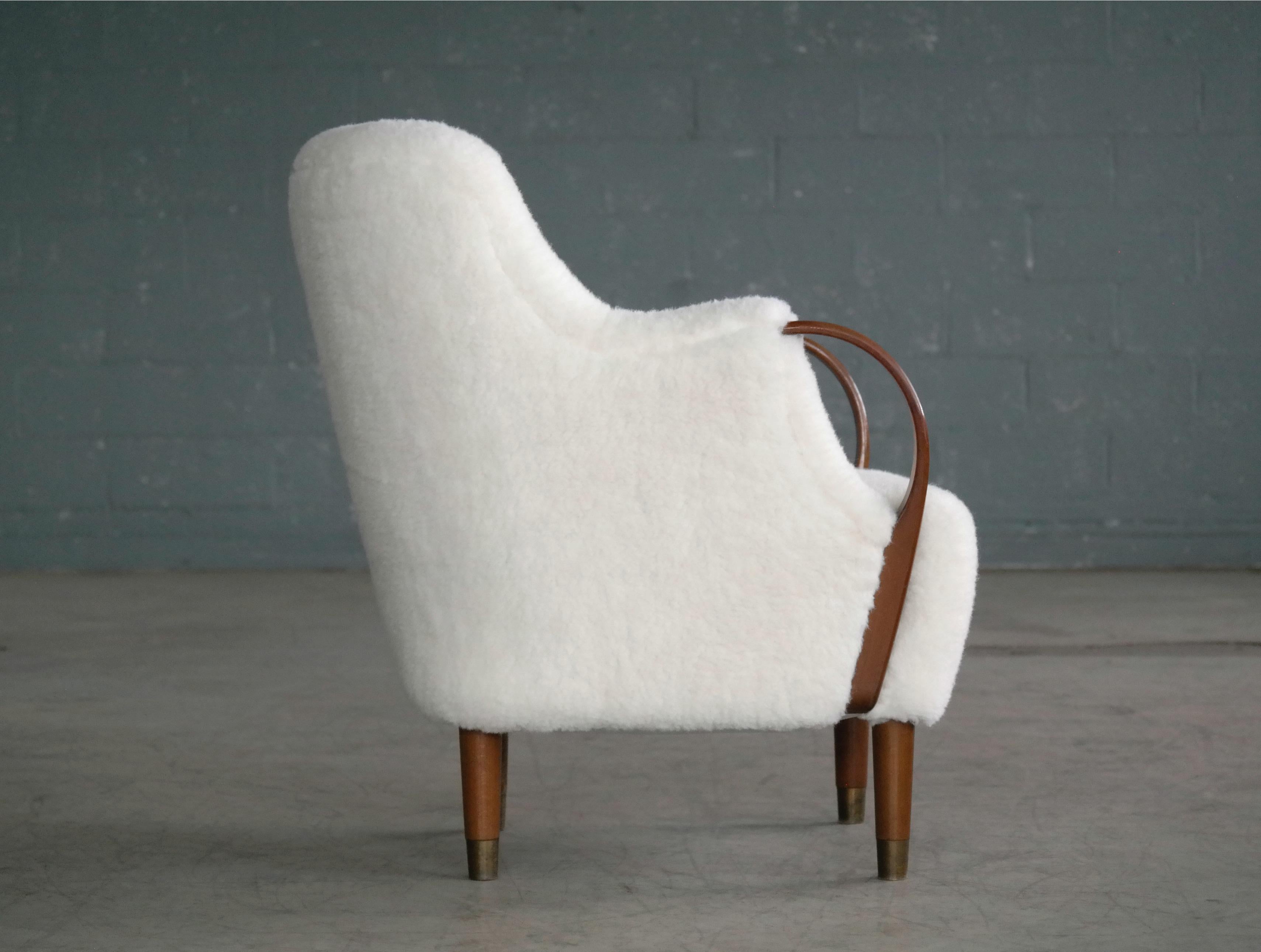 Mid-20th Century Viggo Boesen Style Curved Lounge Model No. 96 in Lambswool by N.A. Jørgensen