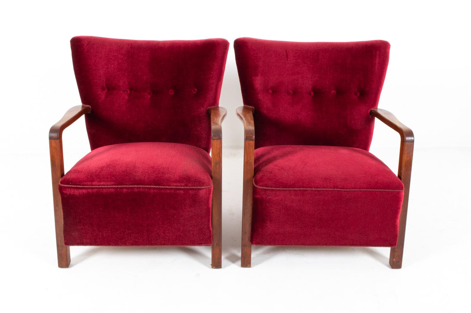 Sedie da salotto in mohair e quercia in stile Art Deco danese di Viggo Boesen, C.C. 1940 In condizioni buone in vendita a Norwalk, CT