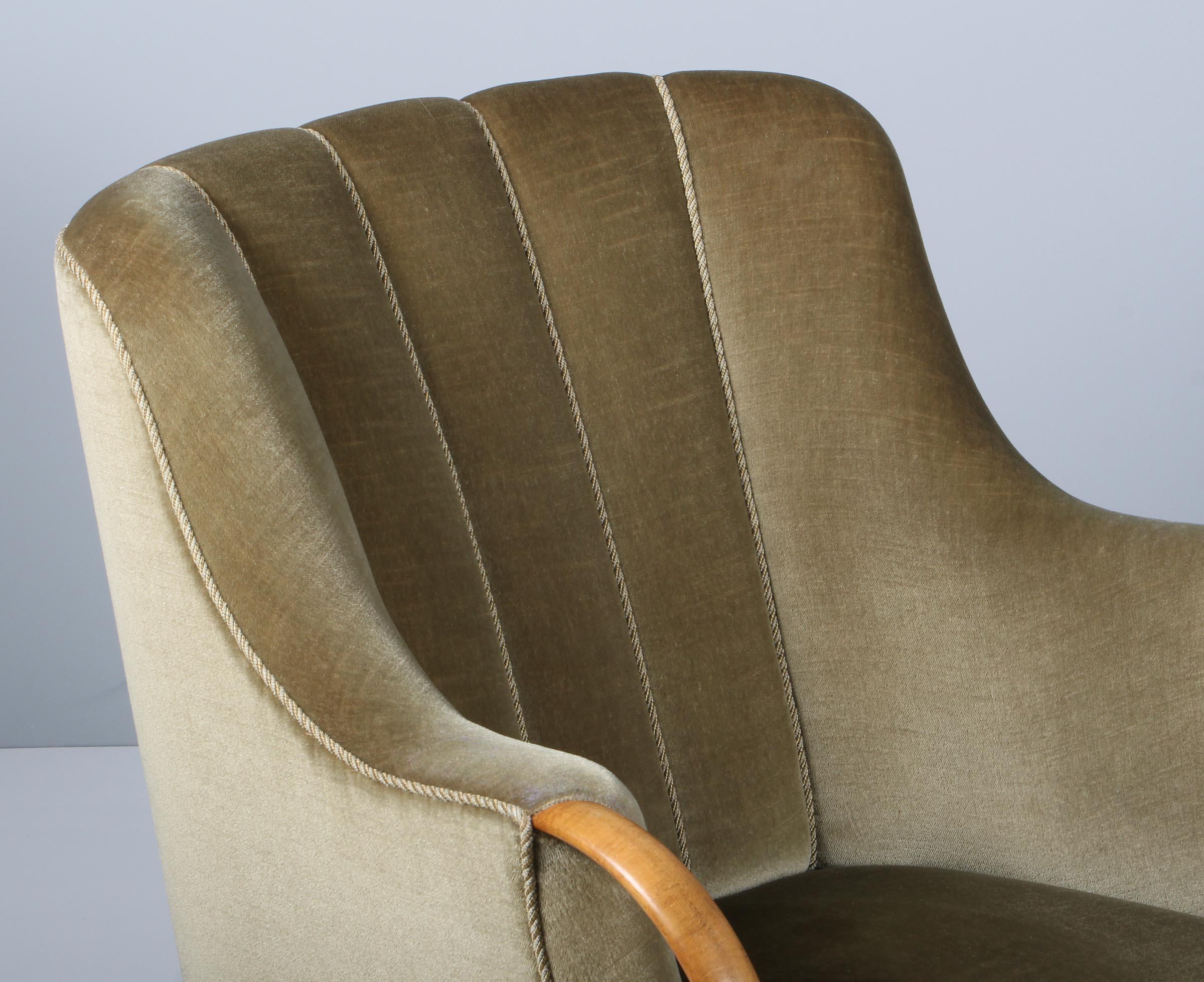 Viggo Boesen Style Lounge Chair Model No. 96 in Lambswool by N.a. Jørgensen In Excellent Condition In Esbjerg, DK