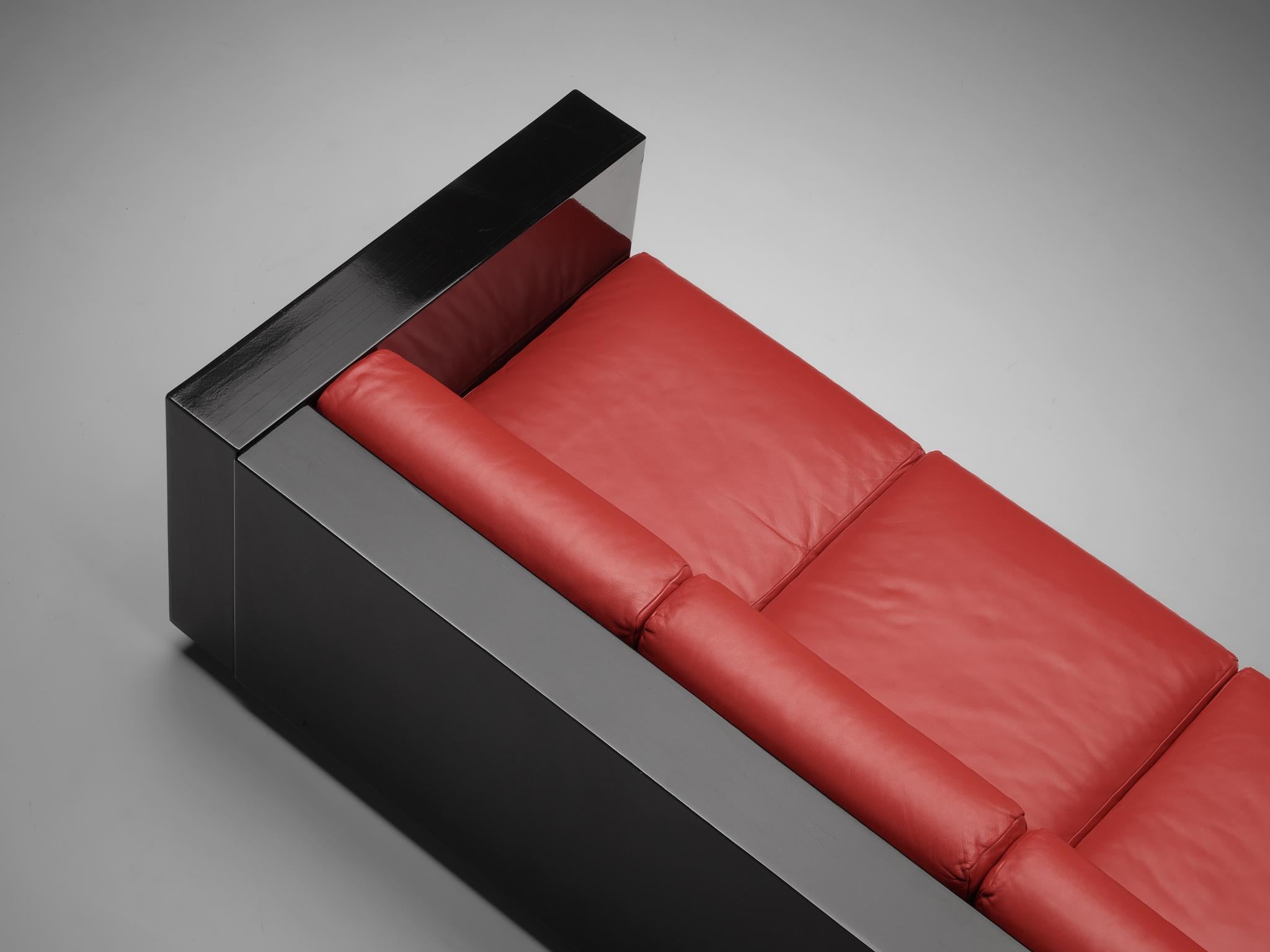 Vignelli Saratoga Large Black Sofa in Red Leather  In Good Condition In Waalwijk, NL