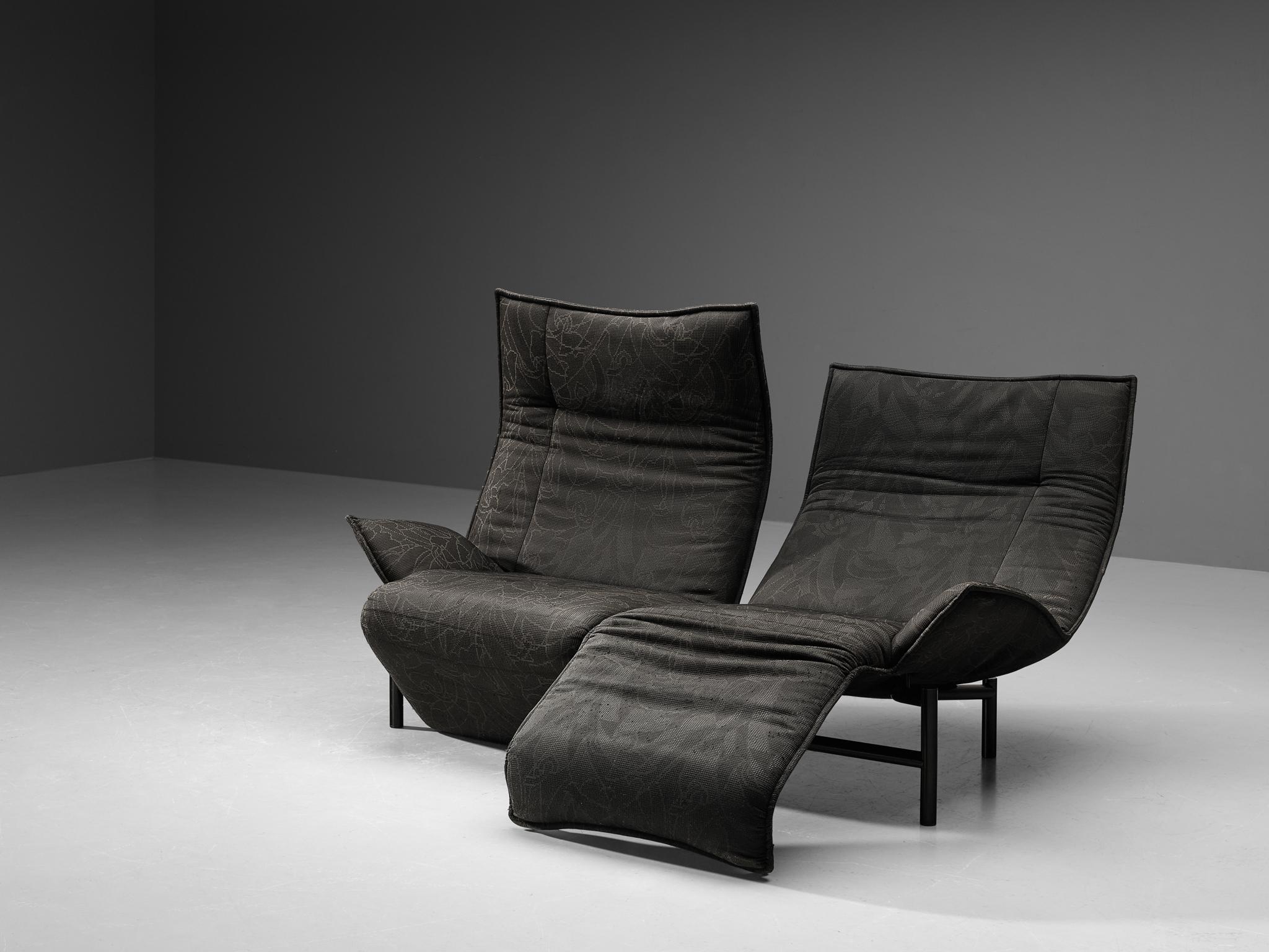 Vico Magistretti for Cassina, two-seater sofa, model 'Veranda', fabric, aluminum, Italy, 1983.

Beautiful esthetically balanced two-seater sofa designed by Vico Magistretti for Cassina. The sculptural base emphasizes the sleek and elegant forms of