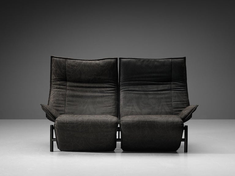 Vigo Magistretti for Cassina Sofa in Dark Grey Upholstery In Good Condition For Sale In Waalwijk, NL