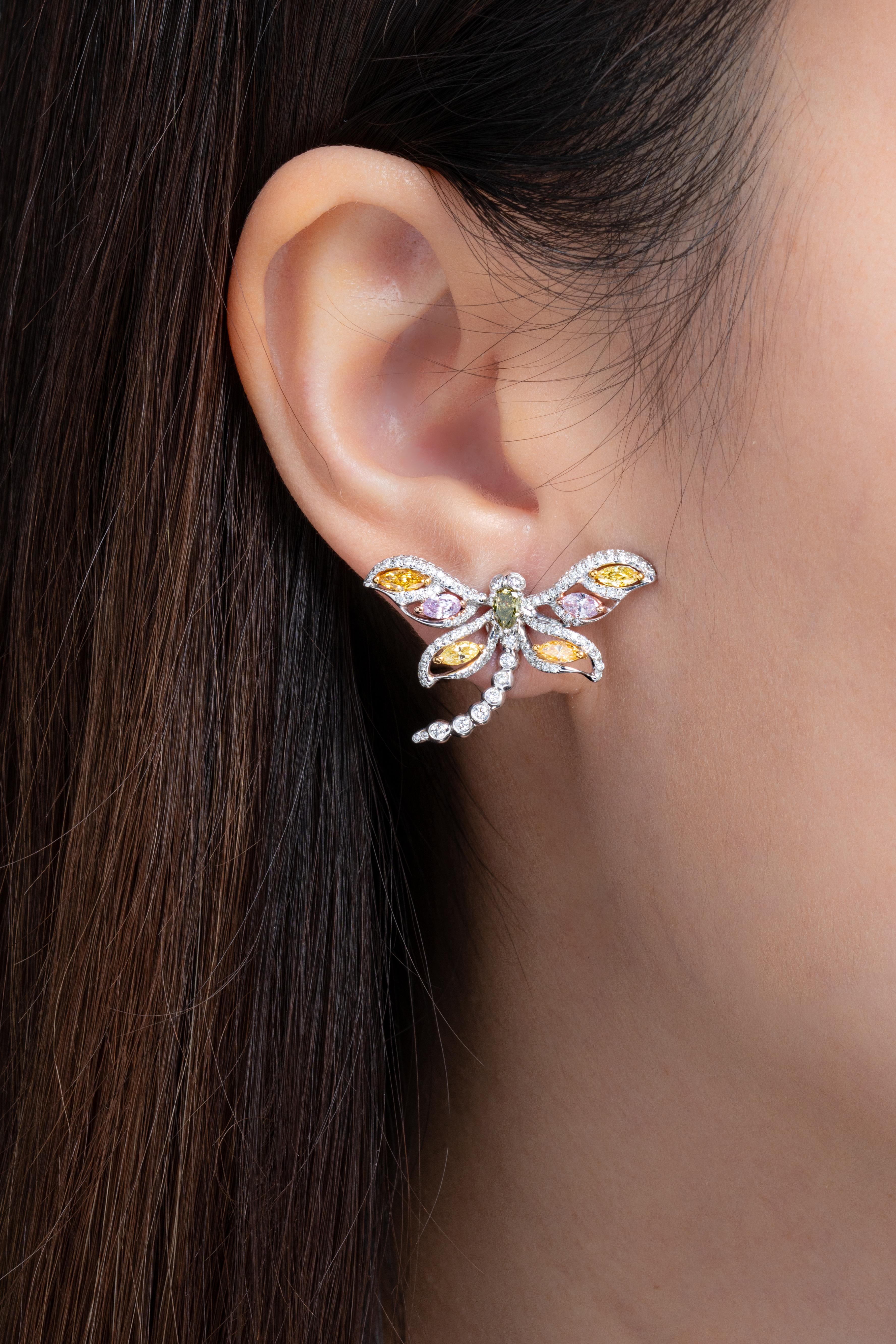 Taille poire Boucles d'oreilles libellule en or 18K avec diamants verts, jaunes, orange et violets en vente