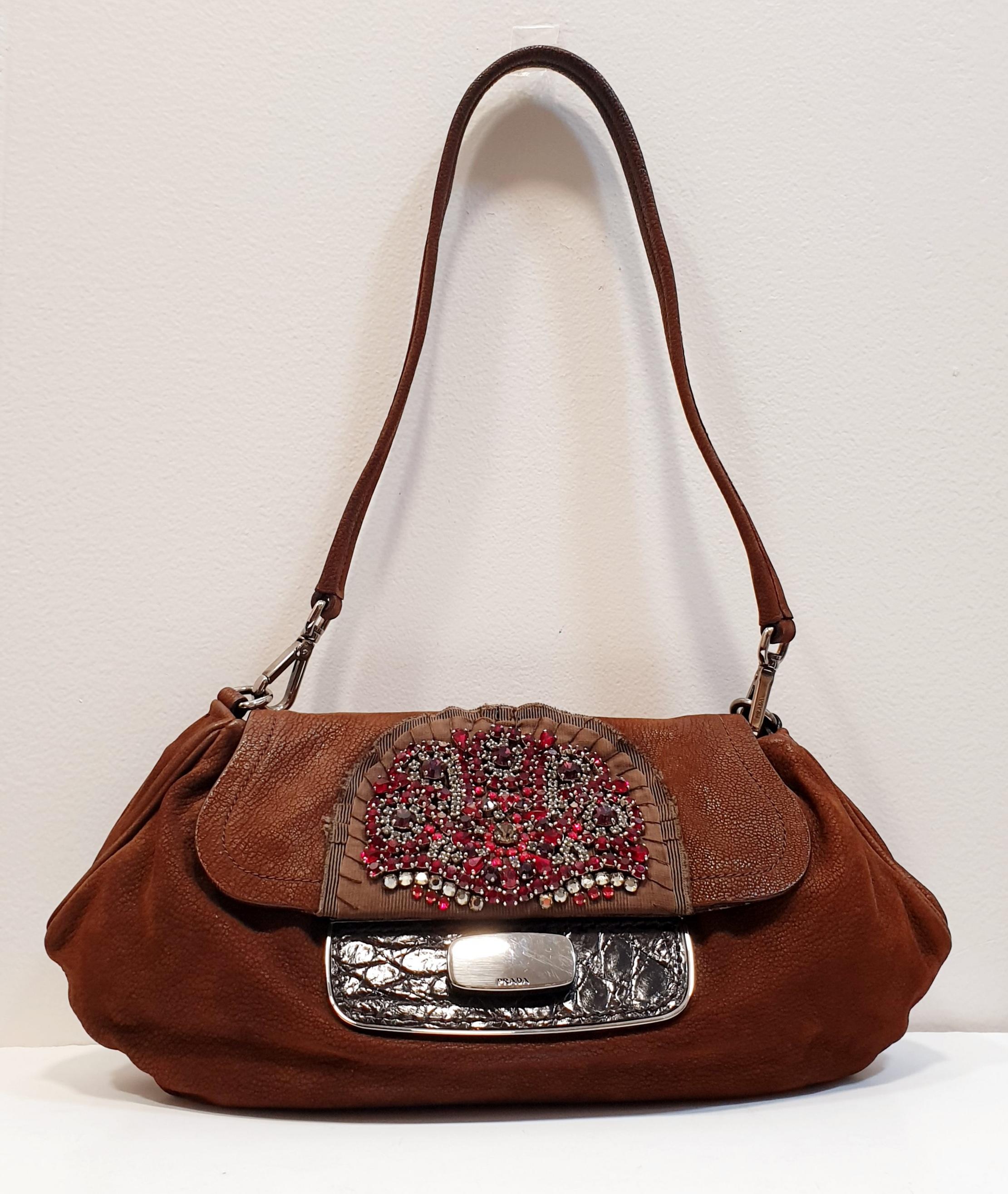 Prada Vintage bag with beaded detail and crocodile leather closure.
Width: 34 cm/ 13,38 inches
Height: 17 cm/ 6,69 inches
Depth: 7 cm/ 2,75 inches
Color: Brown
Authenticity card: No
Dustbag: Yes
Vintage: Yes
Condition: Good

READY TO SHIP
*Shipment