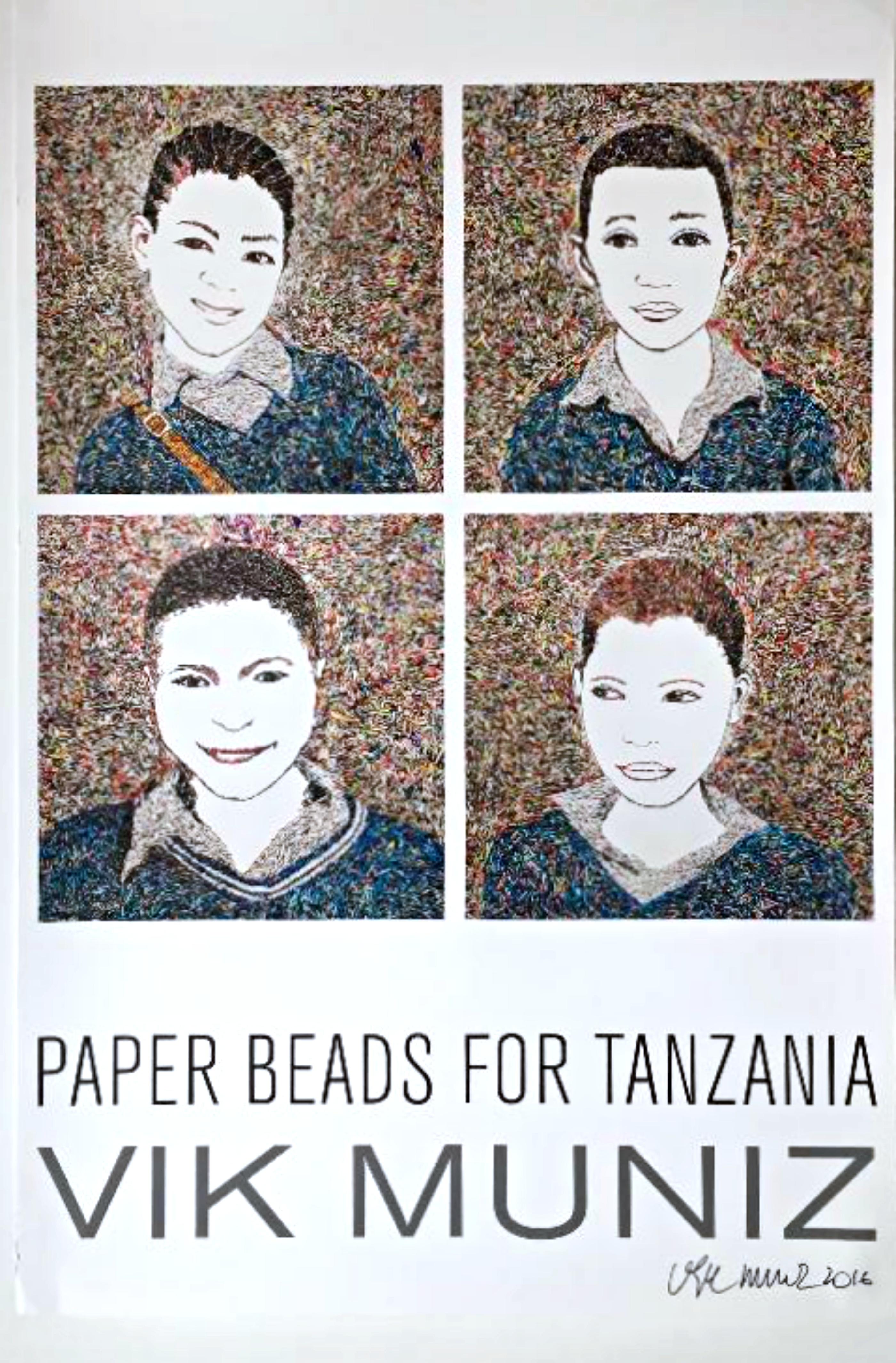 Vik Muniz
Perline di carta per la Tanzania (firmate a mano da Vik Muniz), 2016
Litografia offset a colori (firmata a mano)
Firmato con pennarello nero da Vik Muniz sul fronte.
36 × 24 pollici
Non incorniciato

Questo poster litografico offset