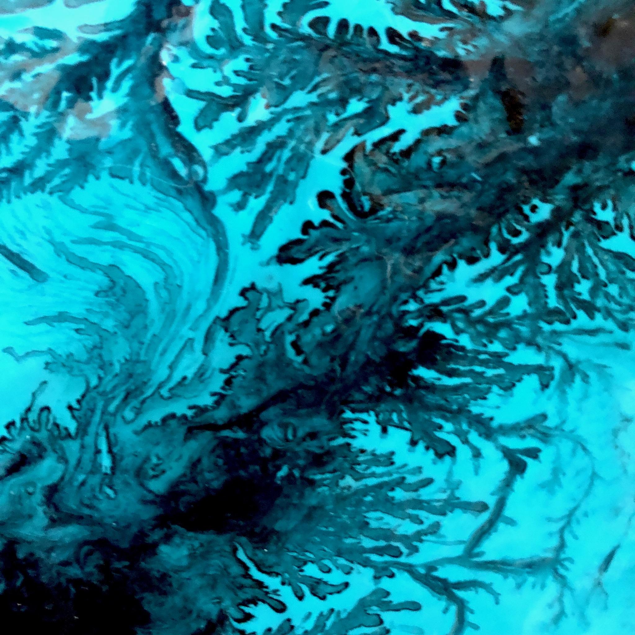 Der Blick in die Tiefe. Abstraktes Lage-Gemälde / Wasser/ Meer / Blau / Weiß  im Angebot 9