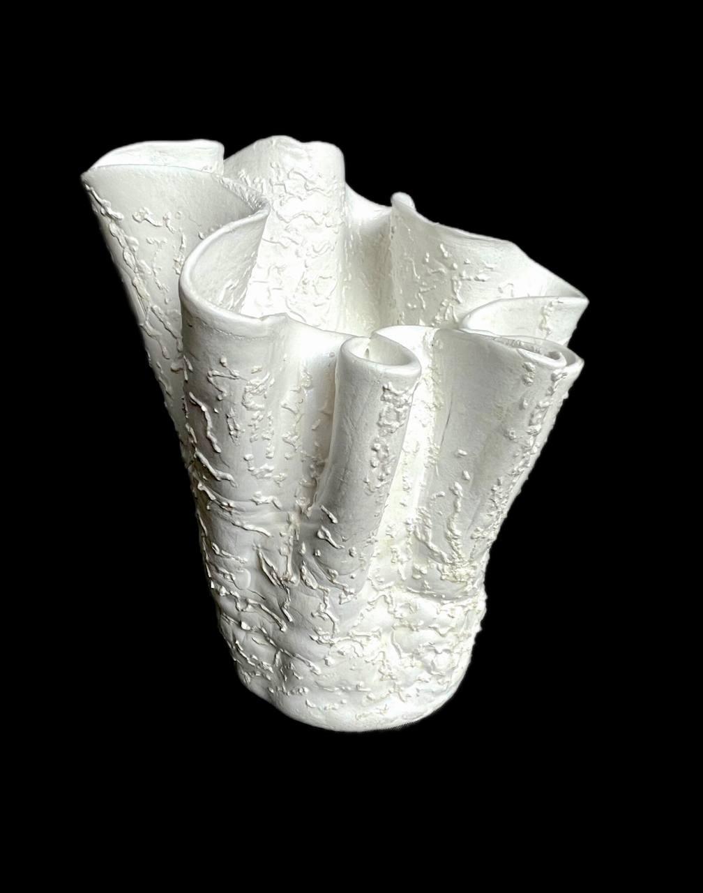  Set of 3 design vases «Faith, Hope, Love». Сeramics/ porcelain, Small sculpture - Sculpture by Vik Schroeder 