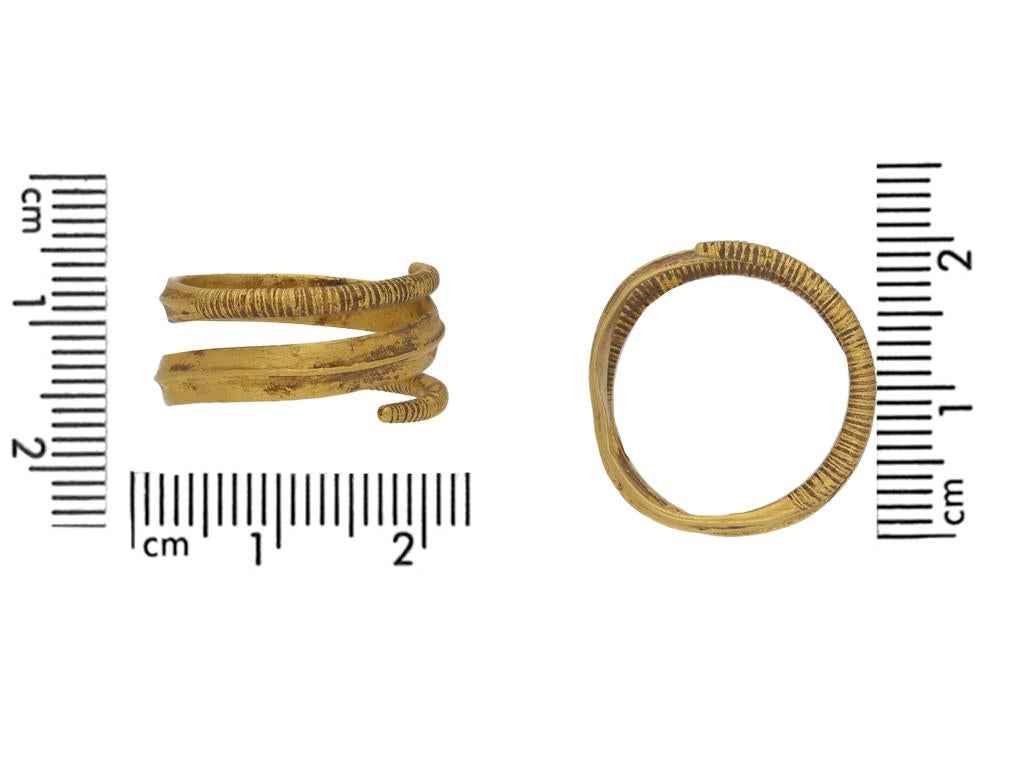 Viking gold coiled ring, circa 9th-11th century AD. In Good Condition For Sale In London, GB