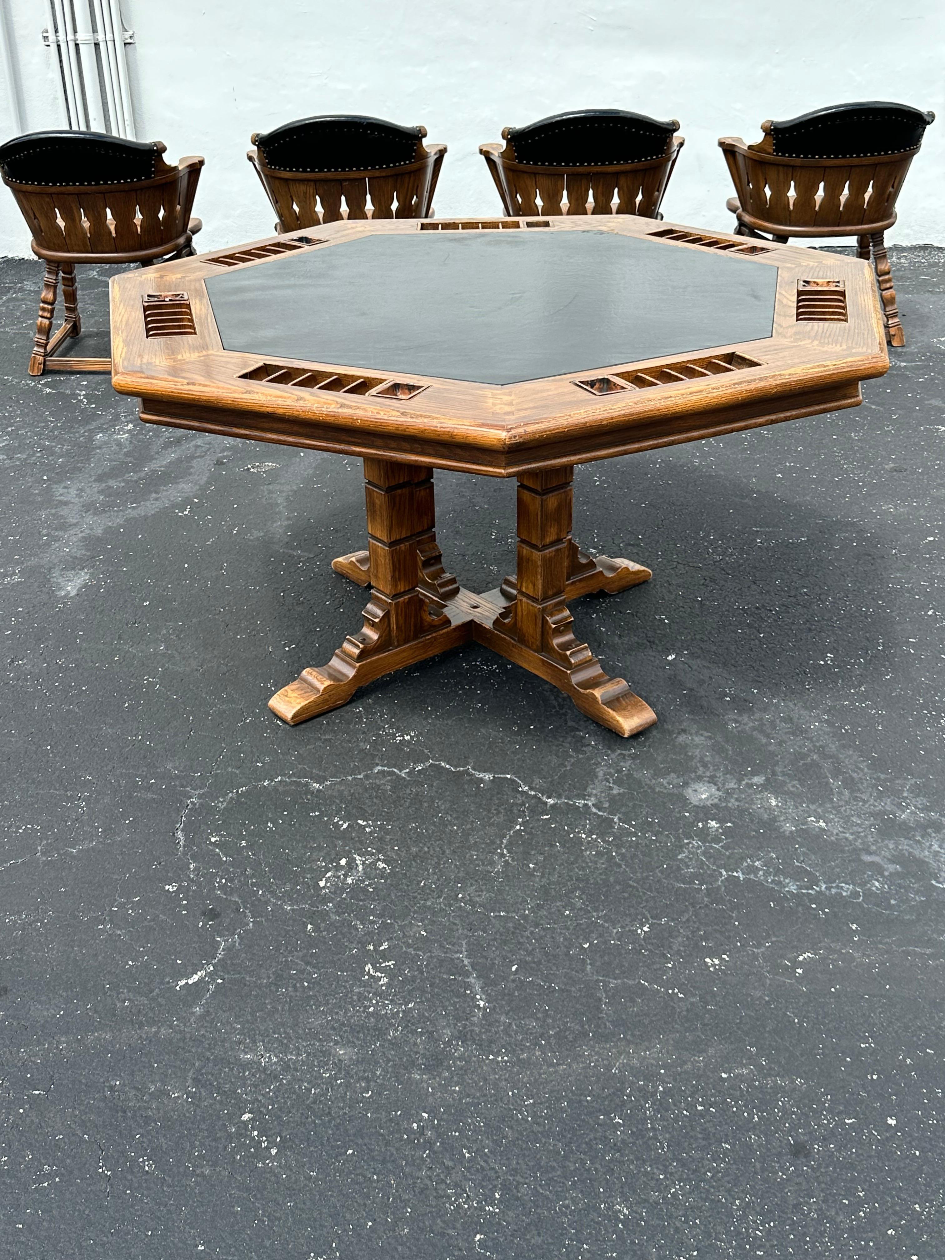 Viking Oak Poker Table In Good Condition In Fort Lauderdale, FL