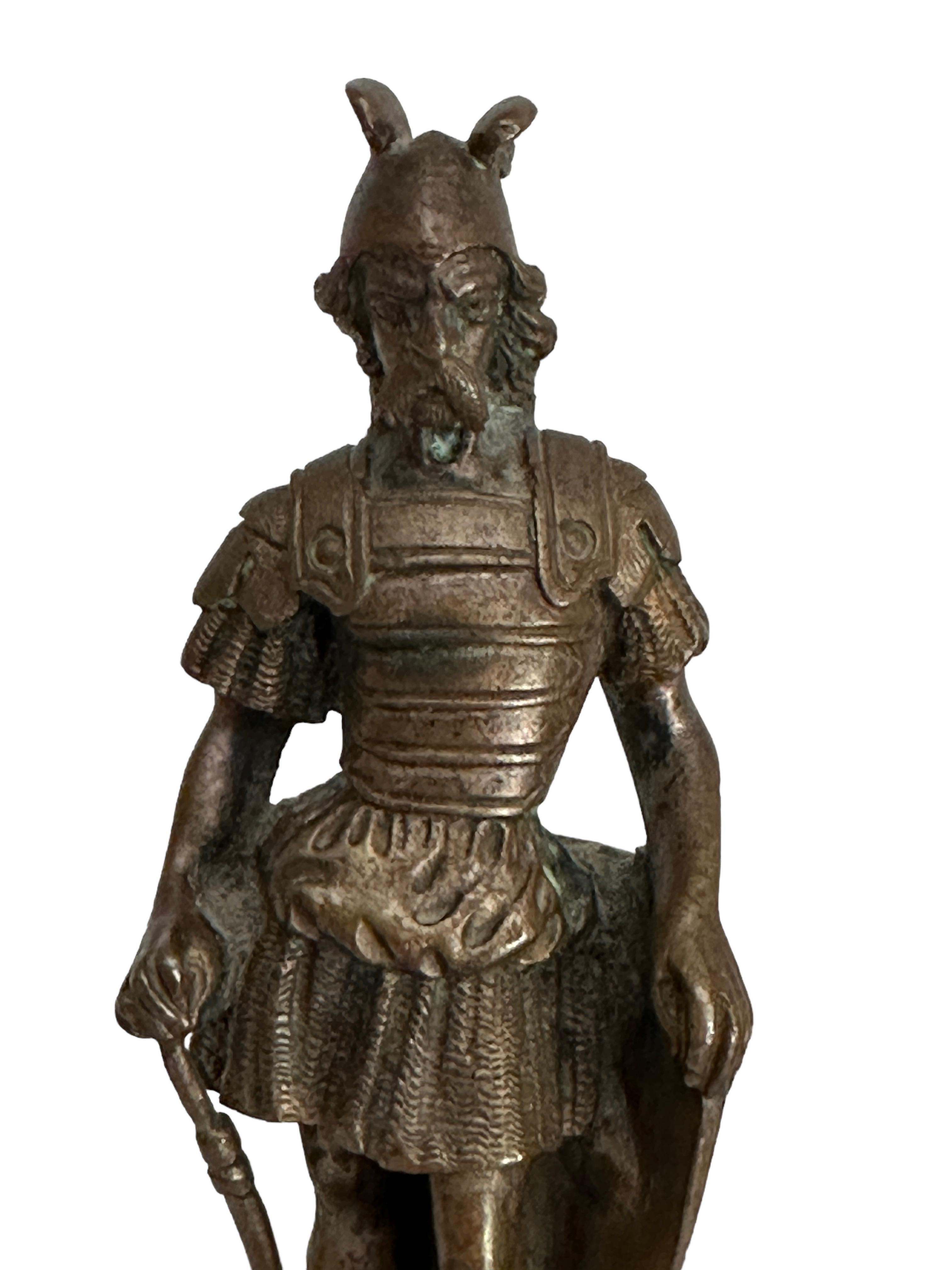 Deko-Statue-Skulptur eines Viking-Soldaten aus Bronze, Wien, Österreich 1950er Jahre im Angebot 3