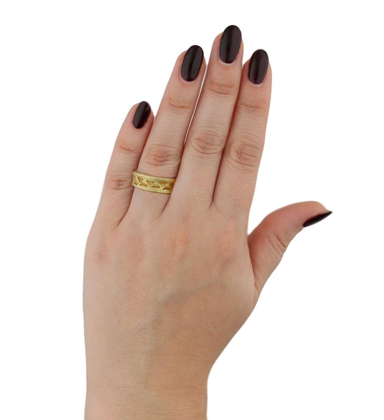 Viking yellow gold stamped ring, circa 9th-11th century AD. For Sale 2