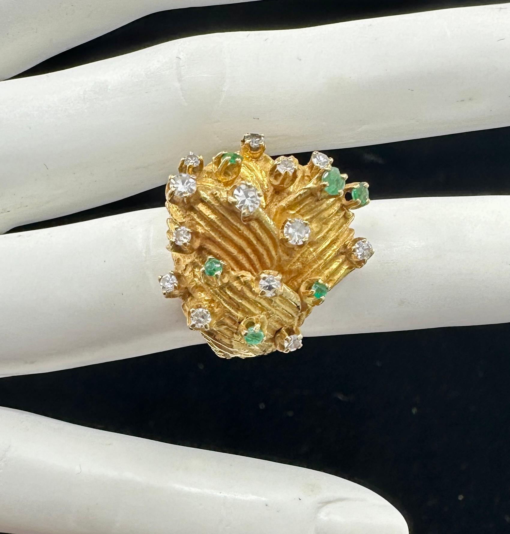 Vikki Carrs Estate Modernist Emerald Diamond Ring 18 Karat Gold Zertifikat Auth. (Modernistisch) im Angebot