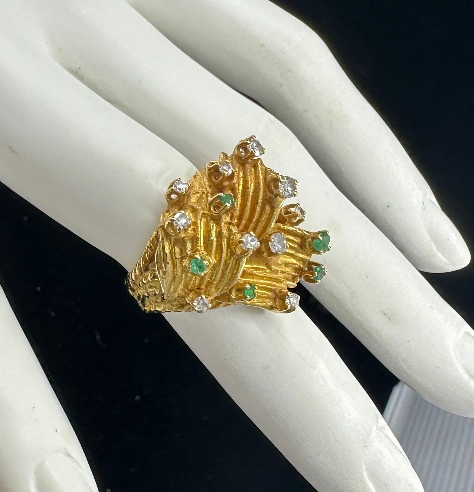 Vikki Carrs Estate Modernist Emerald Diamond Ring 18 Karat Gold Zertifikat Auth. (Rundschliff) im Angebot