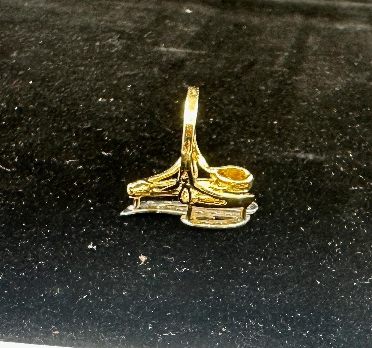 Vikki Carr Estate V Initial Diamond Ring 14 Karat Gold Certificate Authenticity For Sale 6