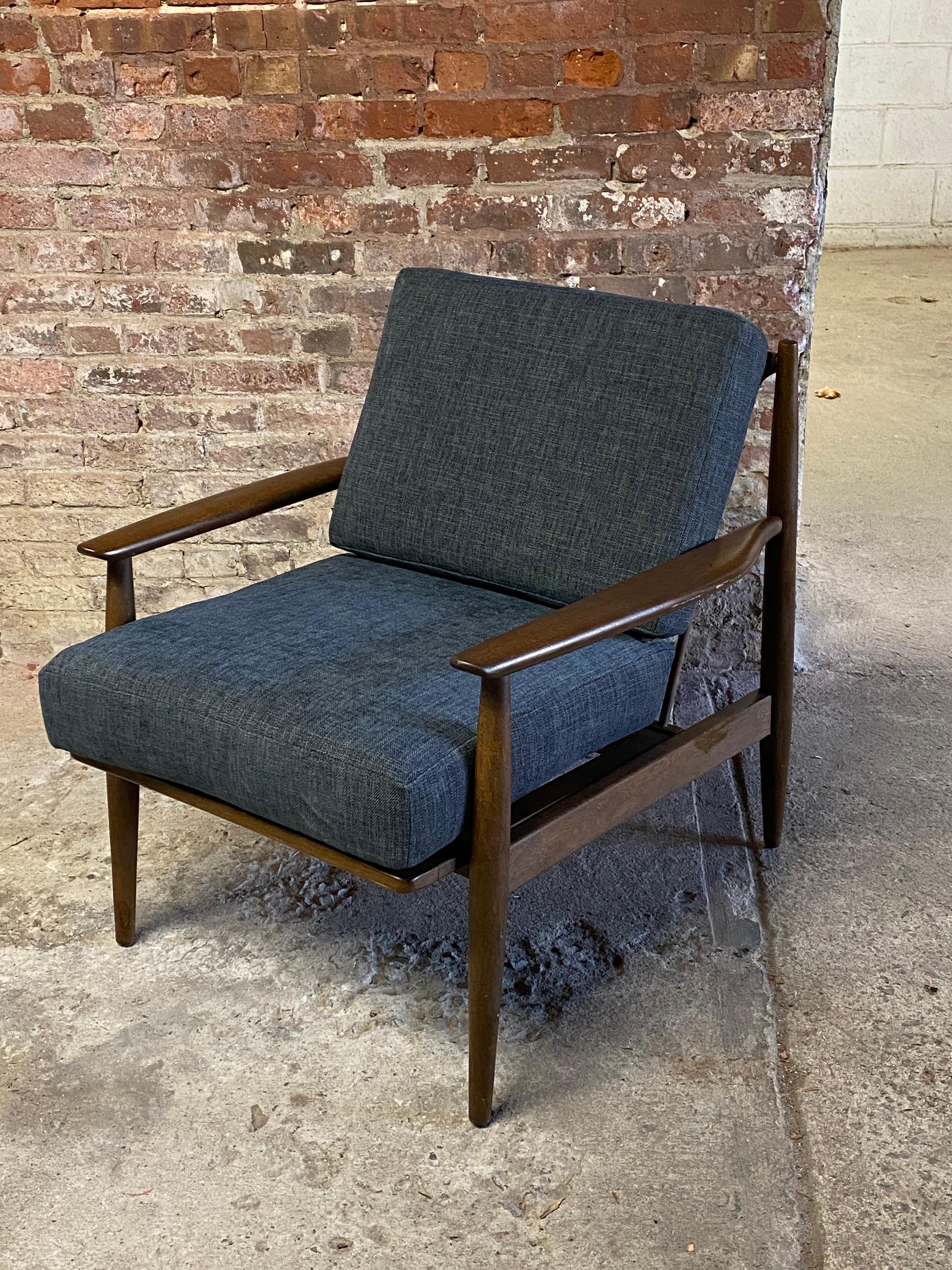 Viko Baumritter Mid-Century Modern Spindle Back Armchair (amerikanisch) im Angebot