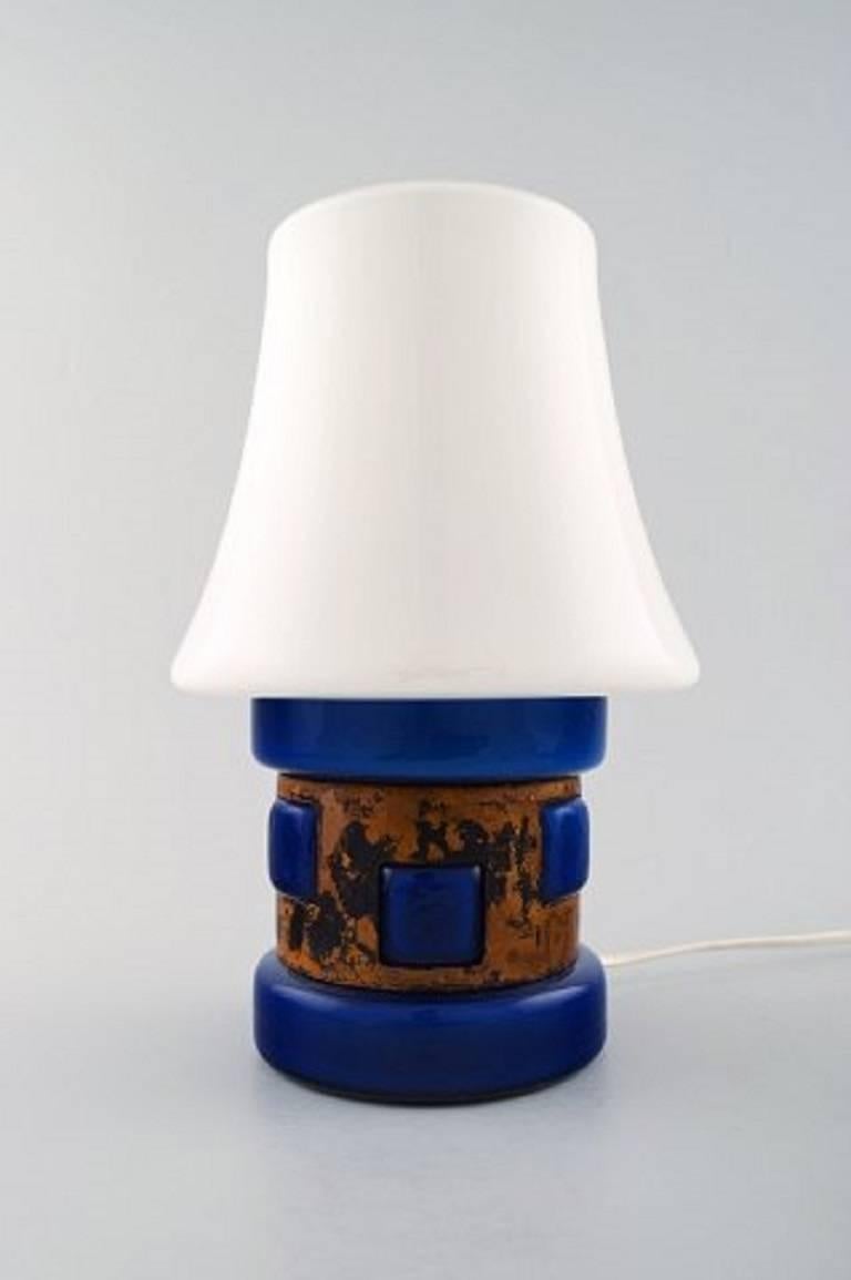 Viktor Berndt for Flygsfors Glasbruk, table lamp in art glass, screen in art glass.
In perfect condition.
Measures: 27 cm. x 16 cm.
Unstamped.