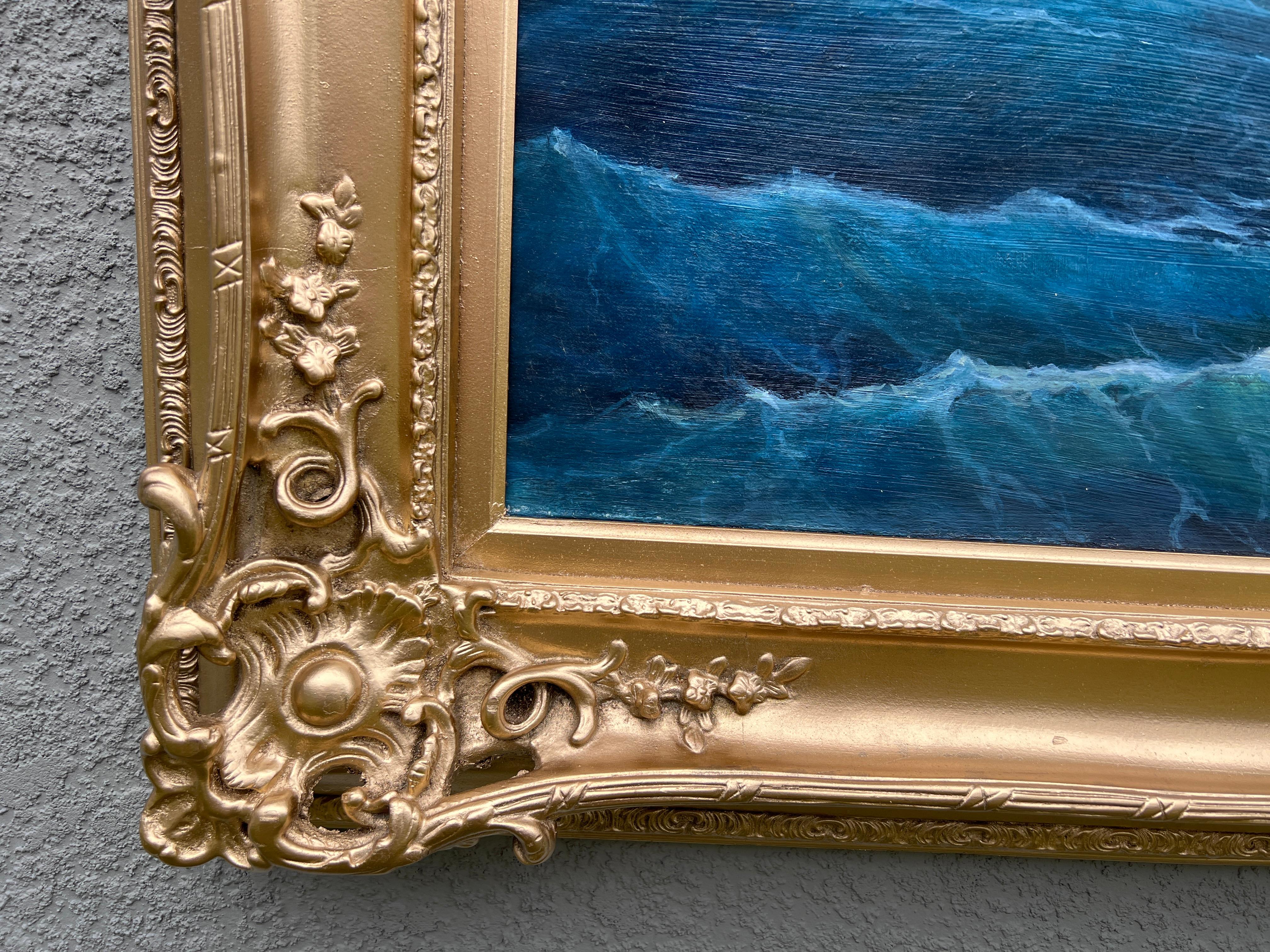 Russischer Künstler signiert große Ölgemälde Leinwand Seelandschaft w / Ornate Gold Frame (Grau), Landscape Painting, von Viktor Ilyushkin