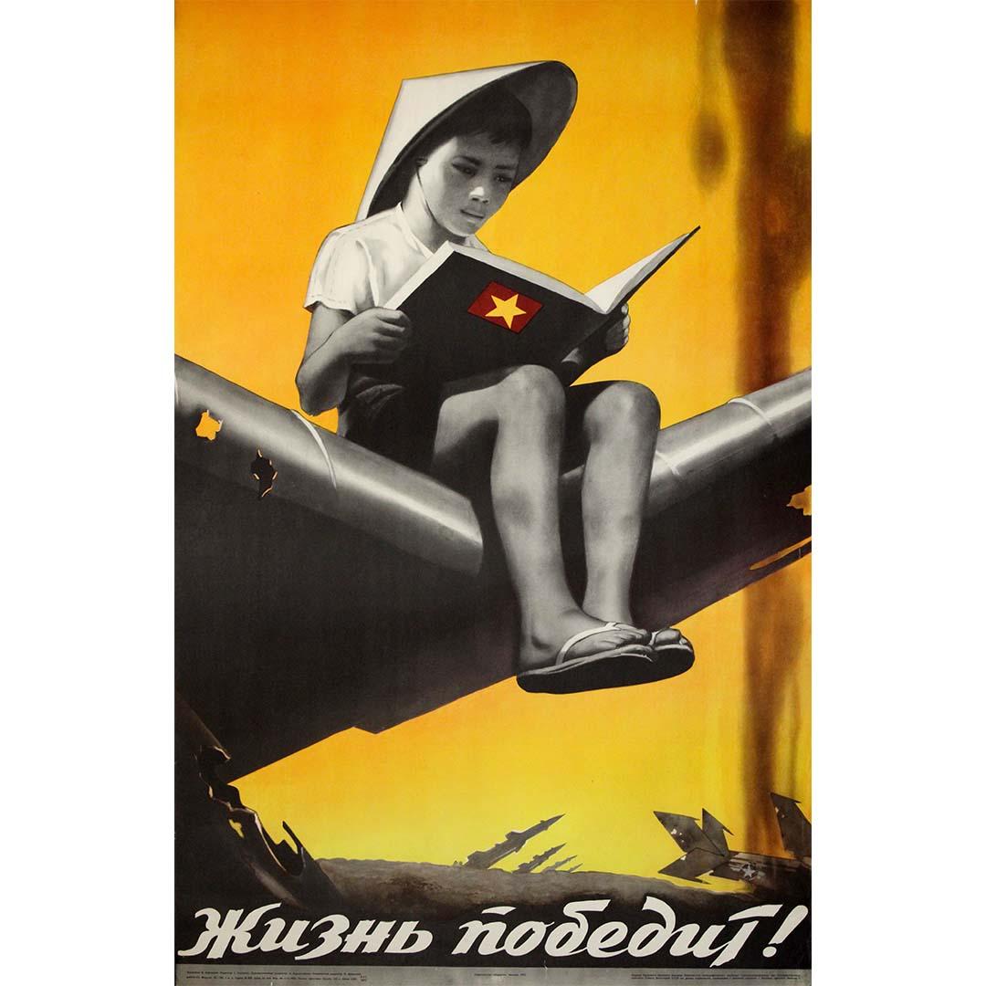 Print Viktor Koretsky  - 1972 Affiche soviétique Guerre du Vietnam La vie triomphera Koretsky