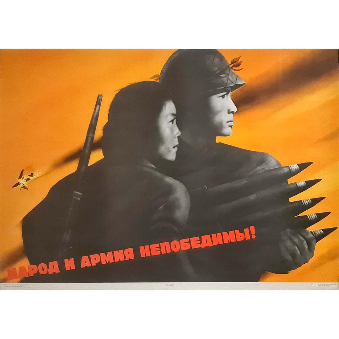 Original Originalplakat von Koretsky, „The Vietnamese People and Army Are Invincible“, 1965 – Print von Viktor Koretsky 