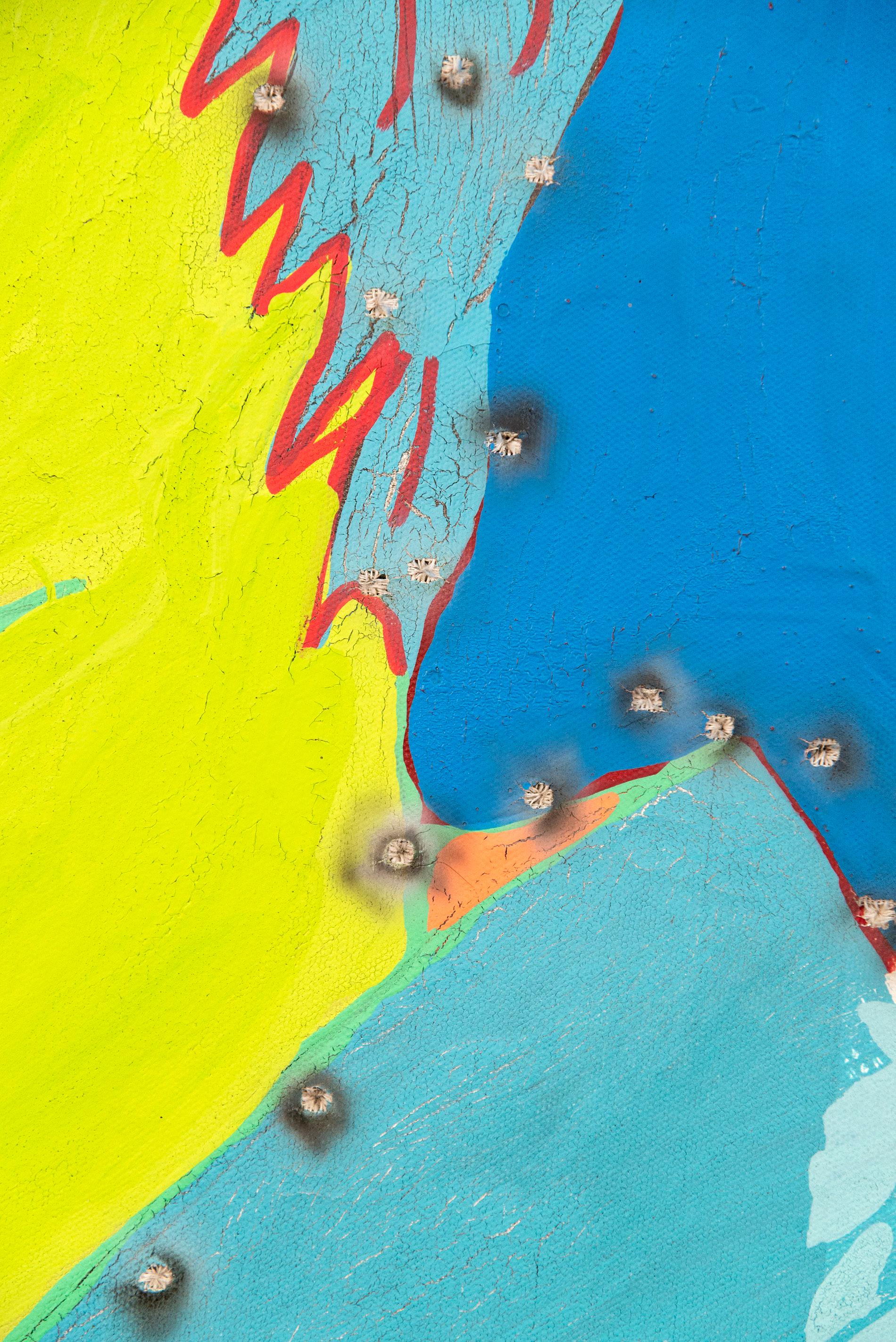 Bullet Hole Justin Bieber - grafica, pop-art, acrilico, vernice spray, su tela in vendita 4