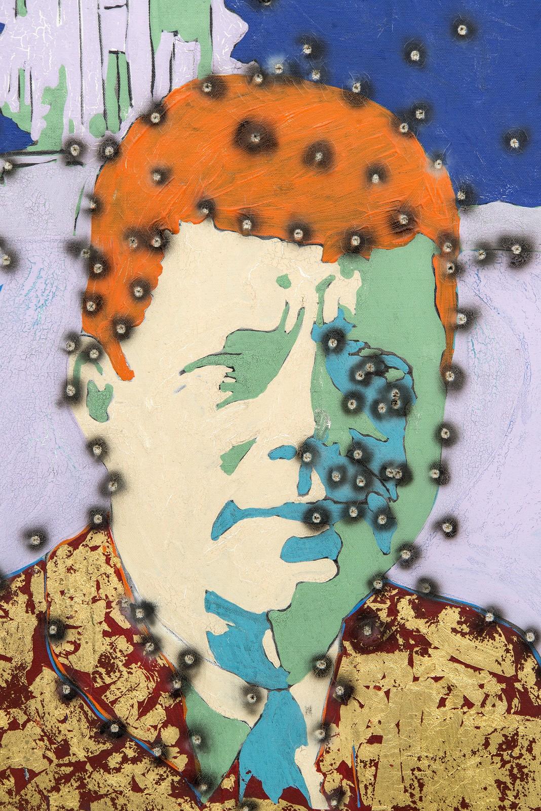 Whitehouse Kennedy dialoga con el estilo de celebridad pop de Andy Warhol y las provocativas yuxtaposiciones de retrato y texto de Barbara Kruger. Sólo que esta vez los agujeros de bala, en lugar del texto, crean las yuxtaposiciones discordantes que