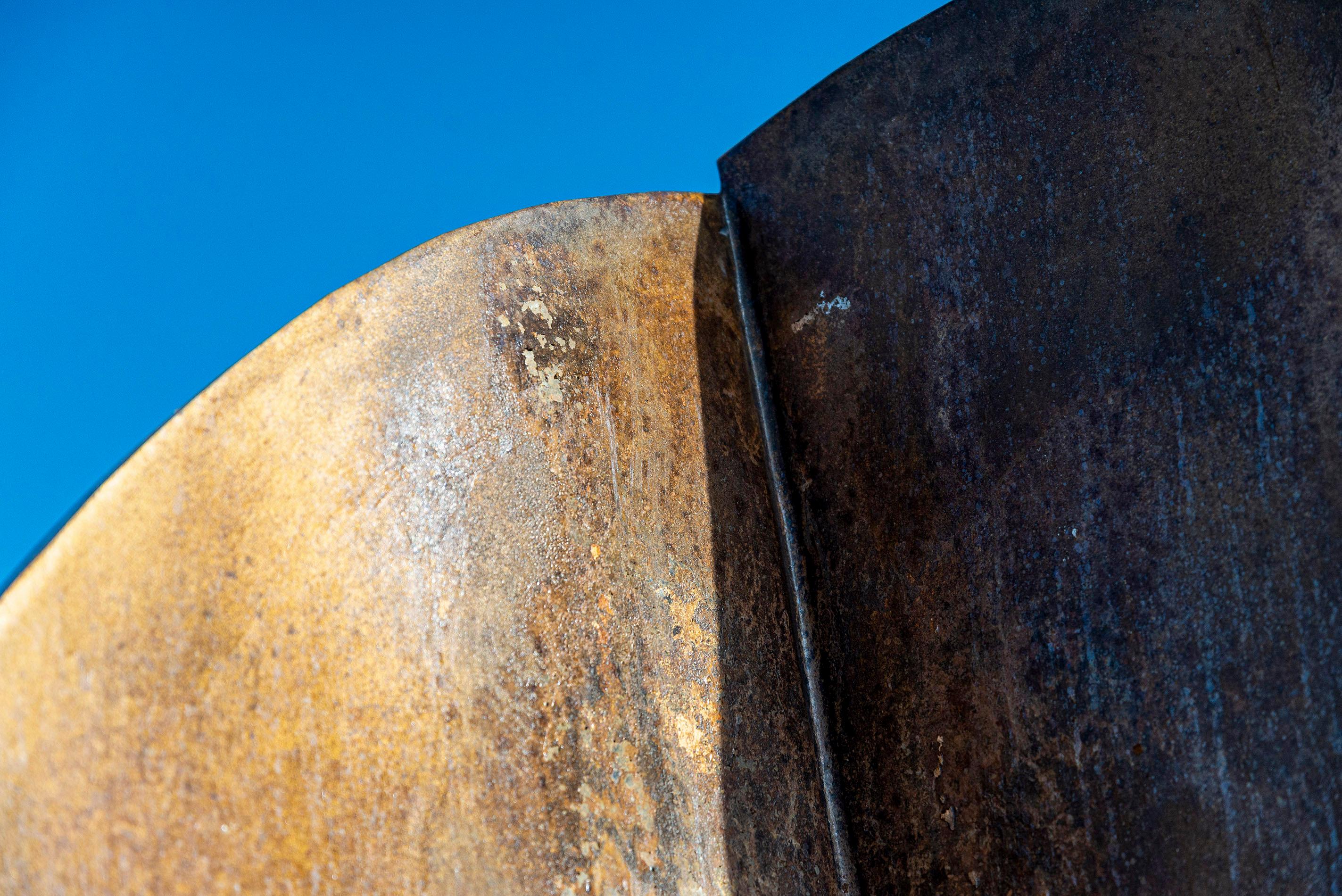 Andrómeda - gran escultura abstracta de acero inoxidable bañada en oro de 24 quilates para exteriores en venta 10