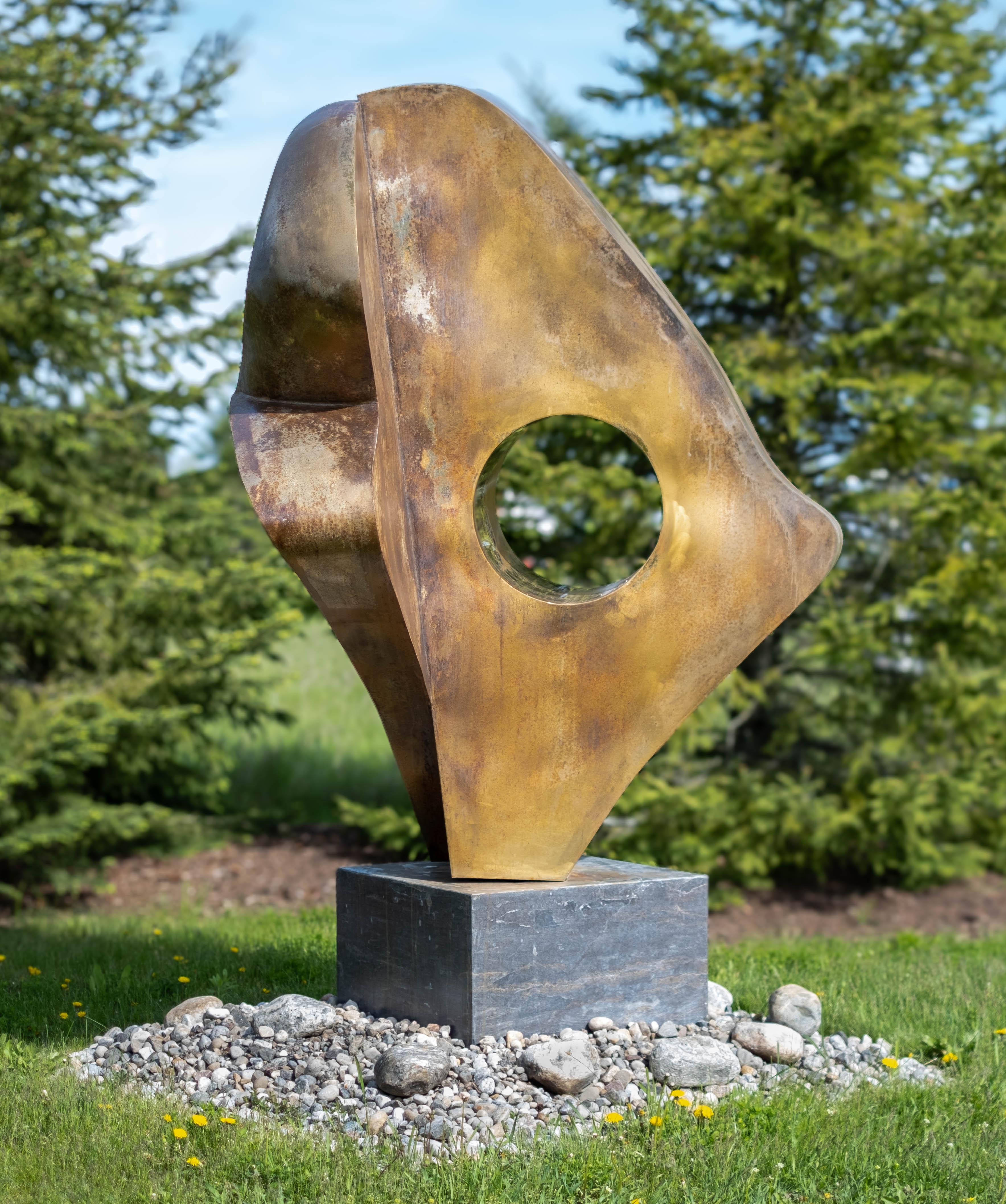 Andrómeda - gran escultura abstracta de acero inoxidable bañada en oro de 24 quilates para exteriores - Sculpture de Viktor Mitic