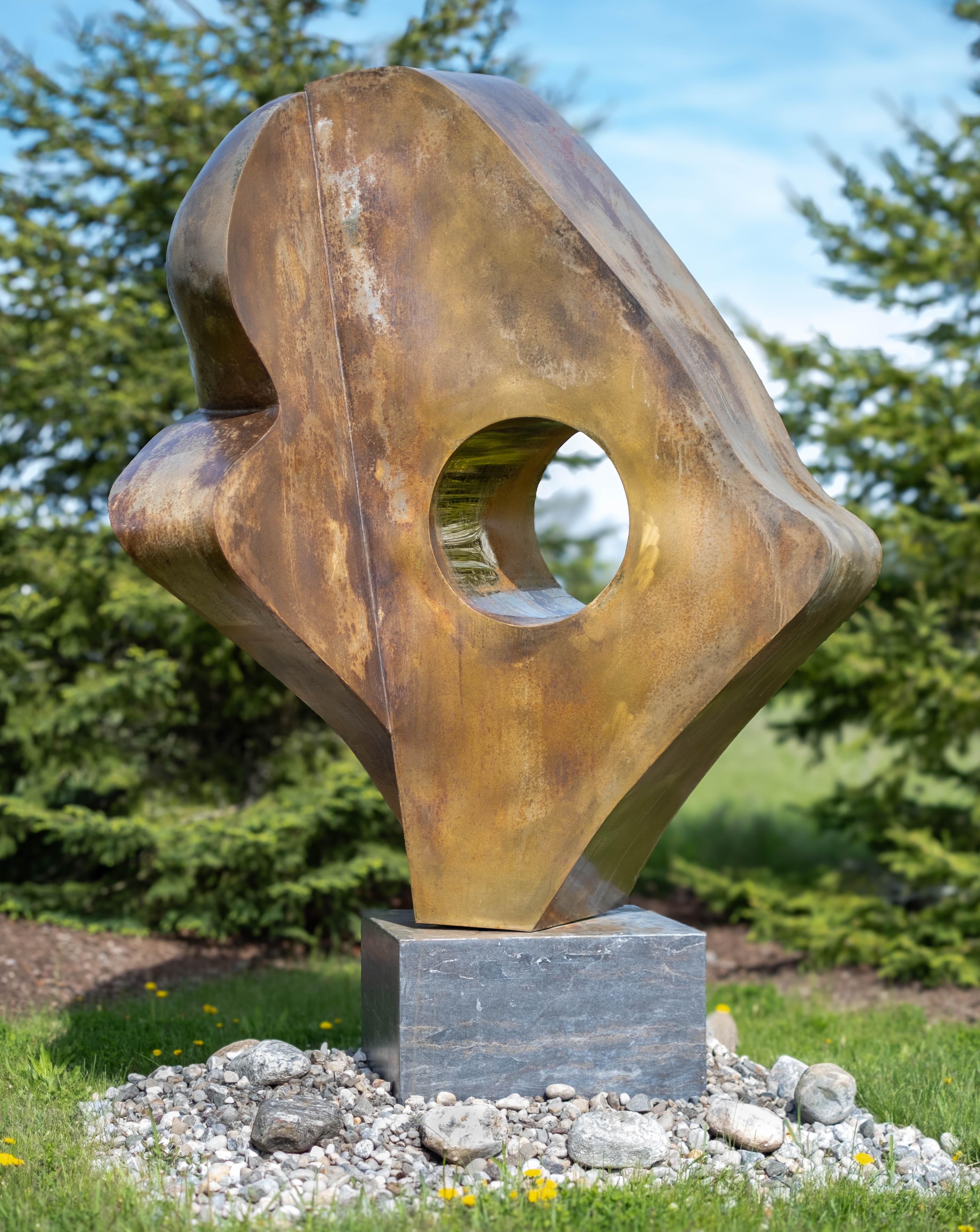 Andrómeda - gran escultura abstracta de acero inoxidable bañada en oro de 24 quilates para exteriores - Sculpture Contemporáneo de Viktor Mitic