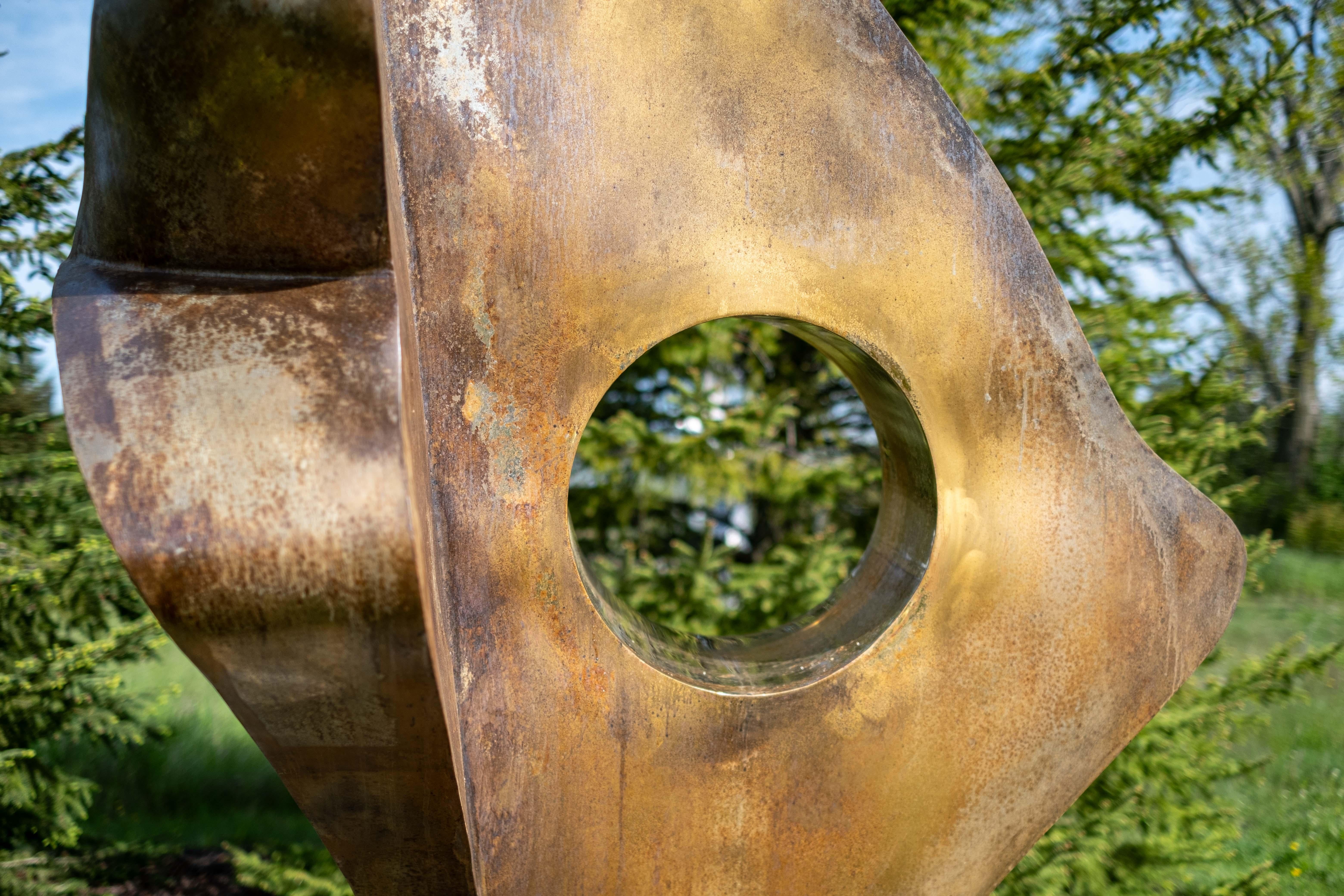 Andrómeda - gran escultura abstracta de acero inoxidable bañada en oro de 24 quilates para exteriores en venta 4