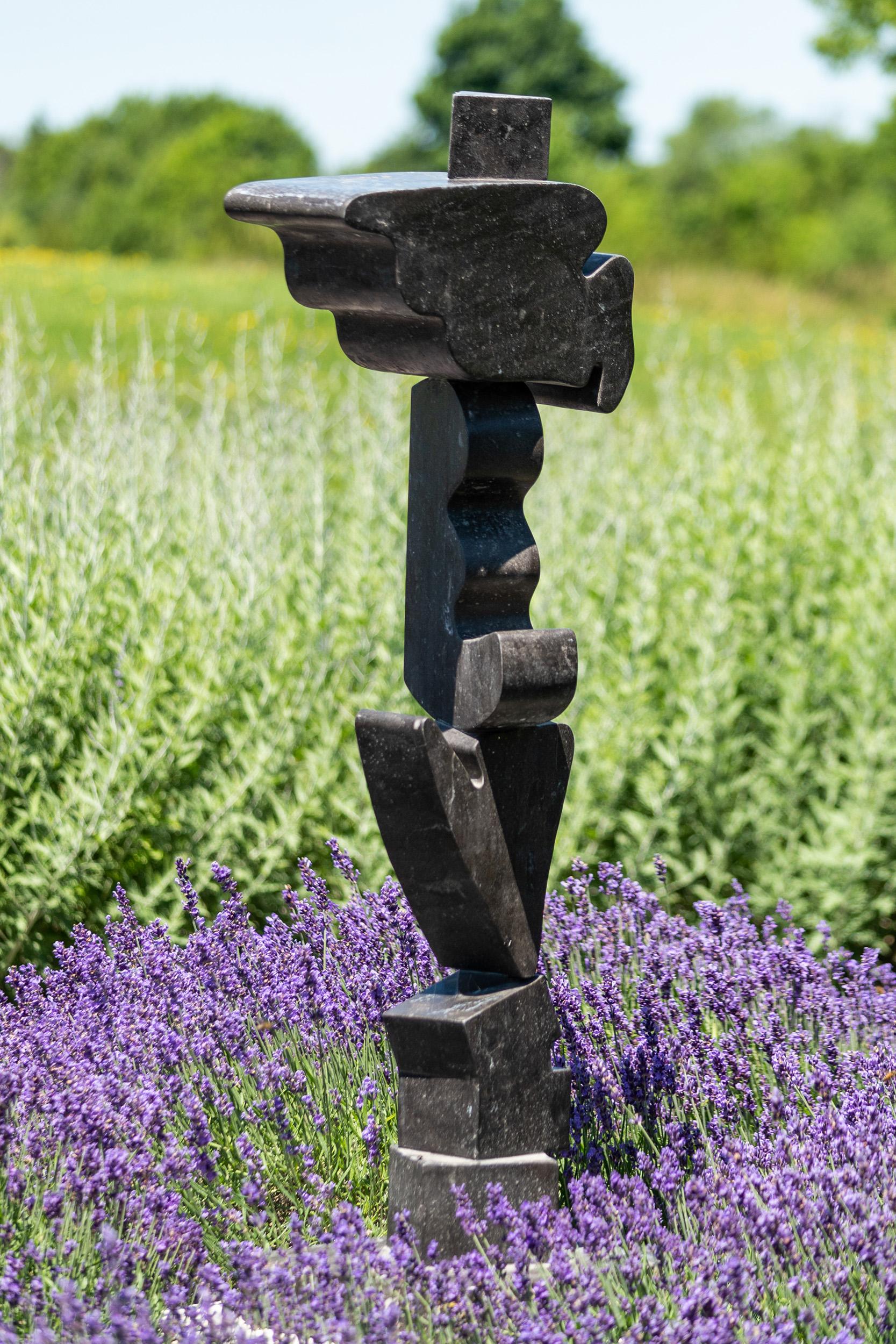 Elemental Marquina No 1 - abstrakt, Totem, Marmor, Skulptur für den Außenbereich (Zeitgenössisch), Sculpture, von Viktor Mitic