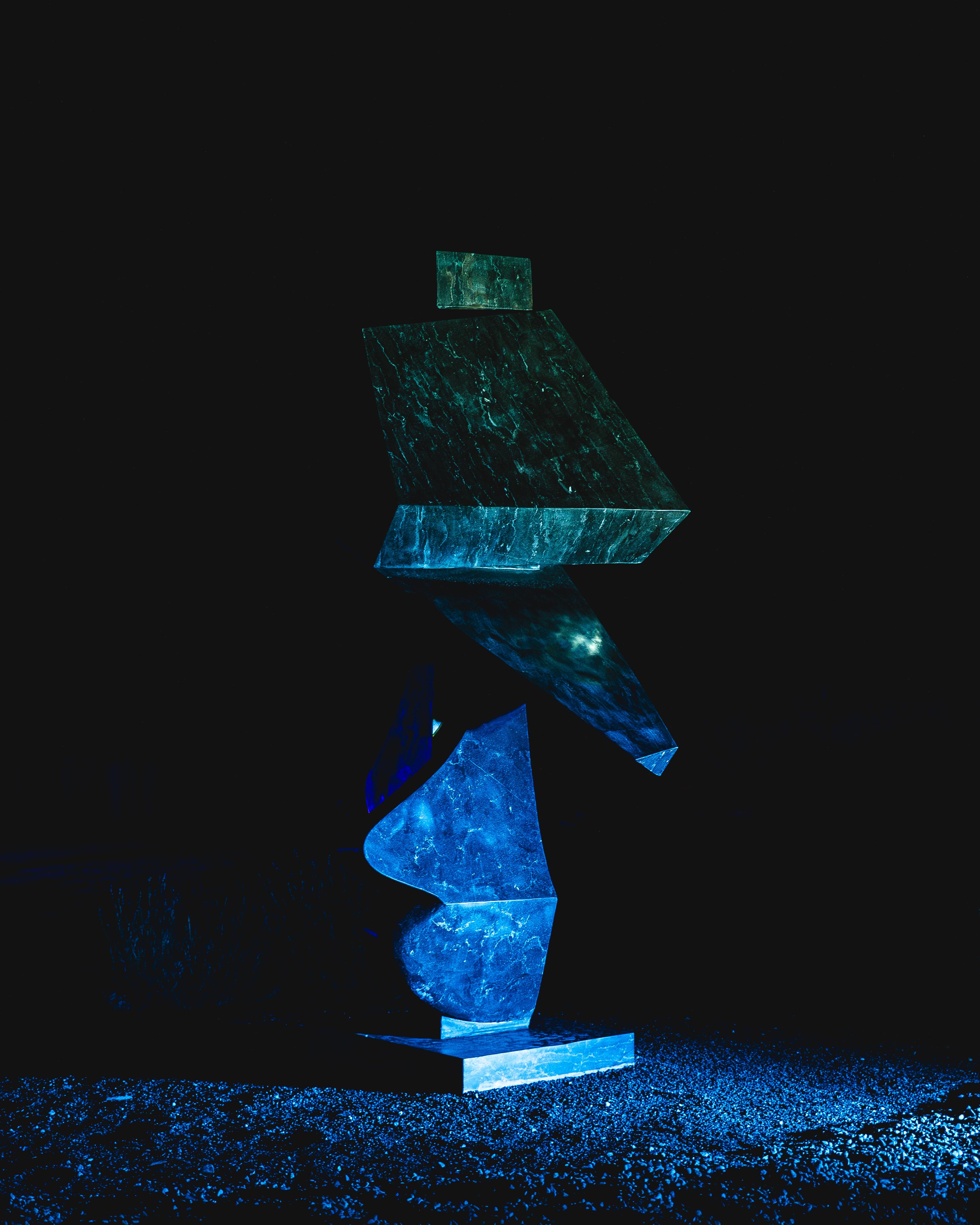 Halcyon - zeitgenössisch, abstrakt, Totem, Marmor, Skulptur für den Außenbereich im Angebot 6