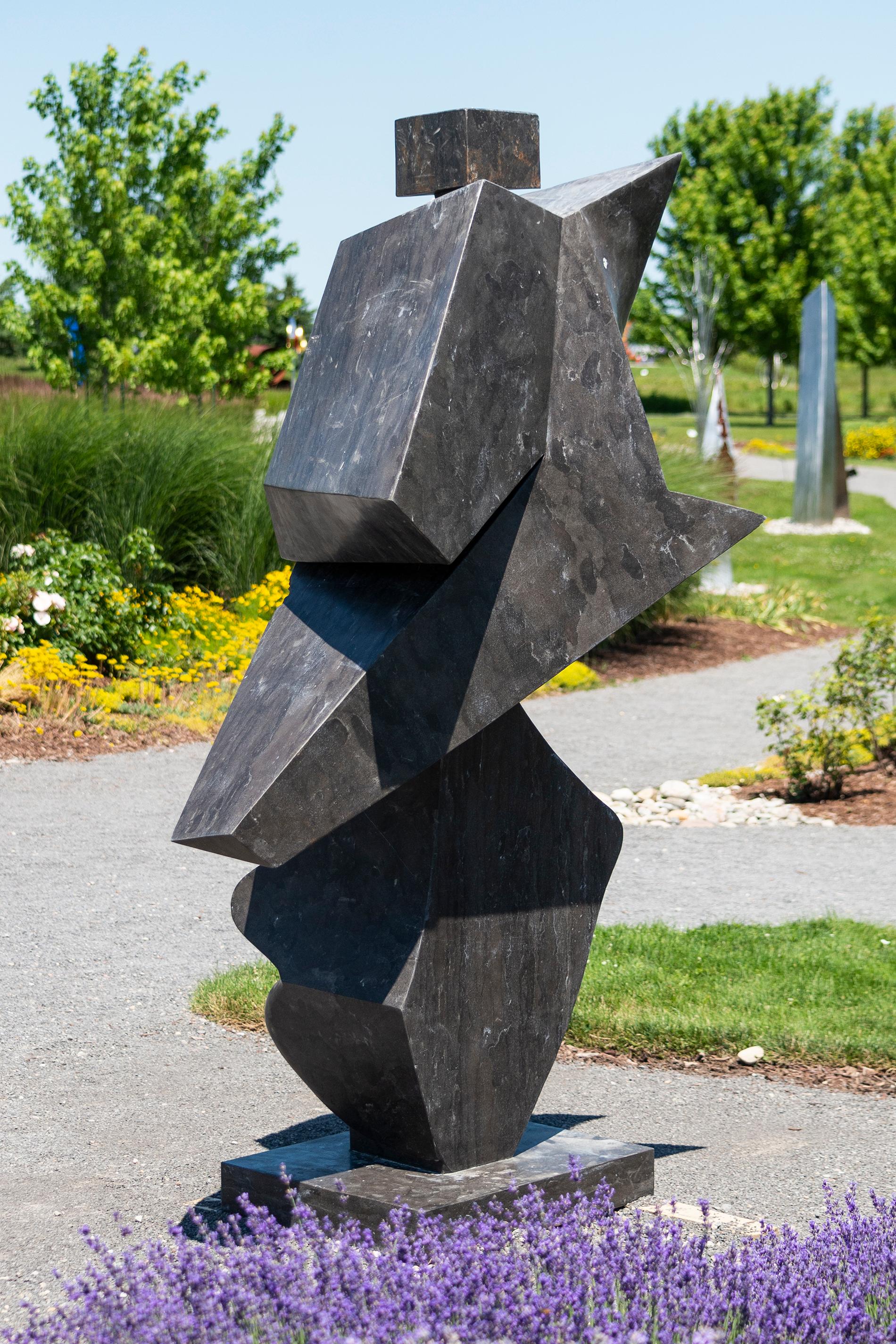 Halcyon - scultura contemporanea, astratta, totem, marmo, per esterni