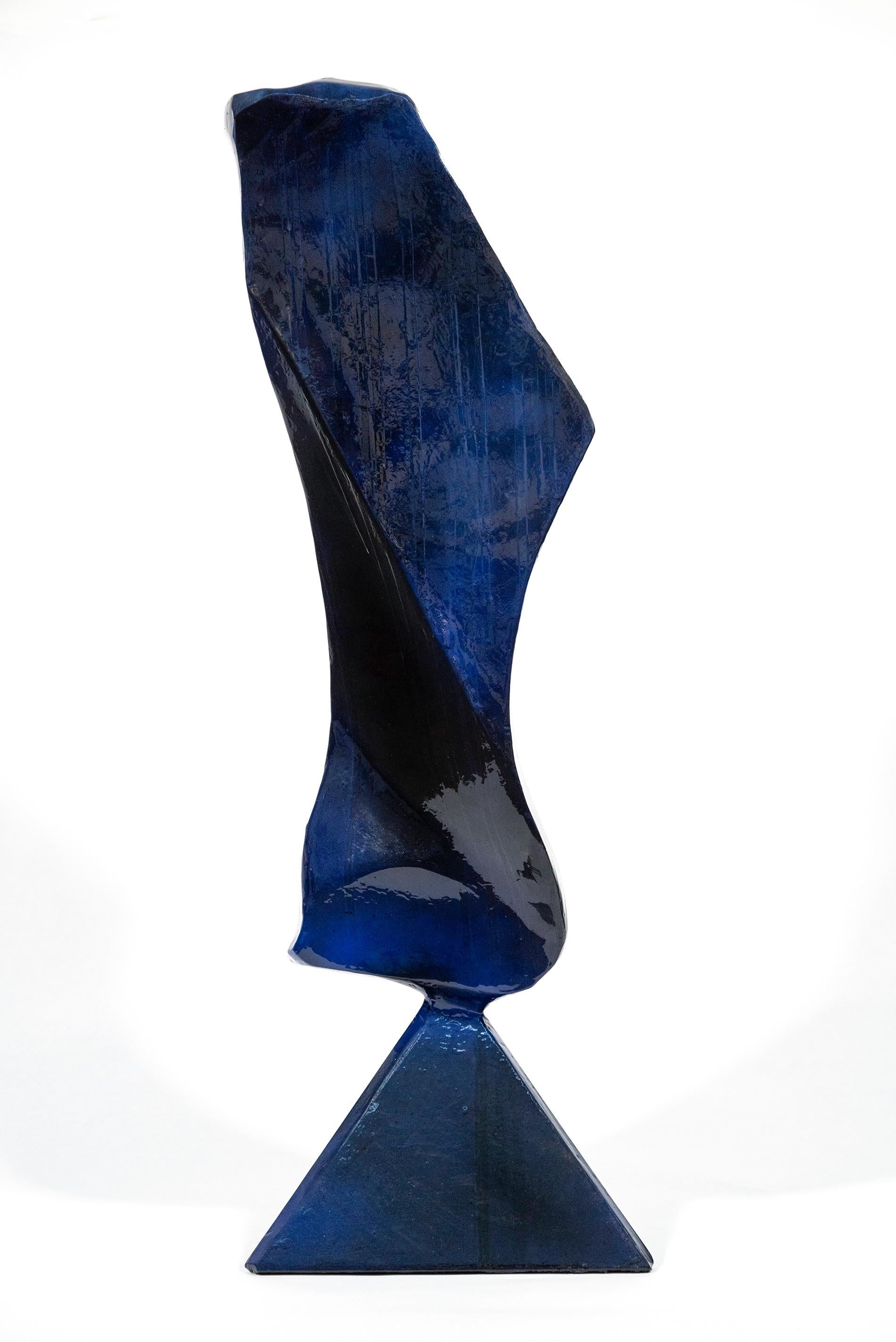 Inspired by the abstract images of paint splatters on his studio floor, Viktor Mitic created this dynamic tabletop sculpture. Monochromatic Variant’s form was influenced by photos and sketches he made of the paint marks manipulated on a computer.