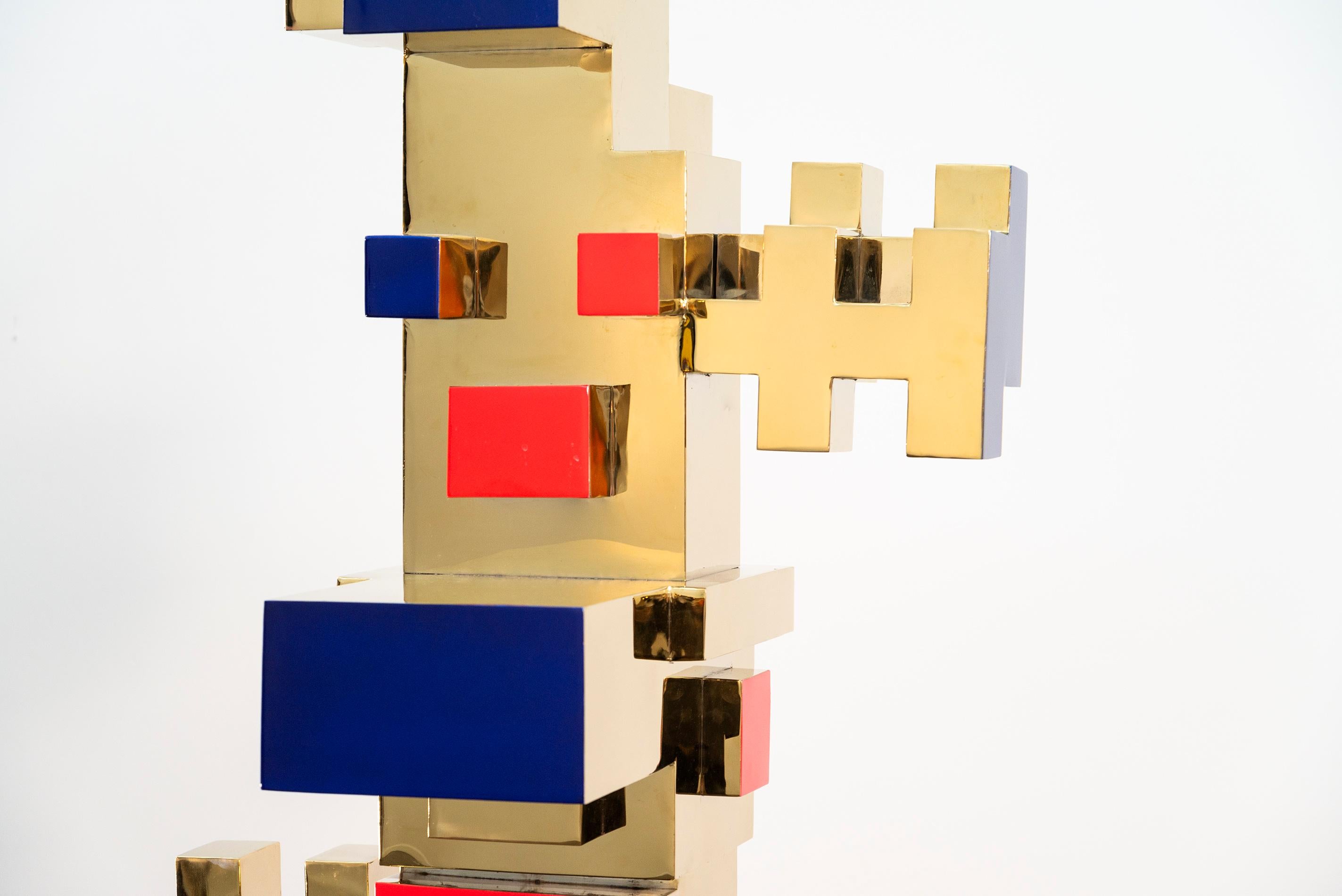 Blocs empilés - or, rouge, bleu - totem, sculpture en acier inoxydable plaqué or en vente 6