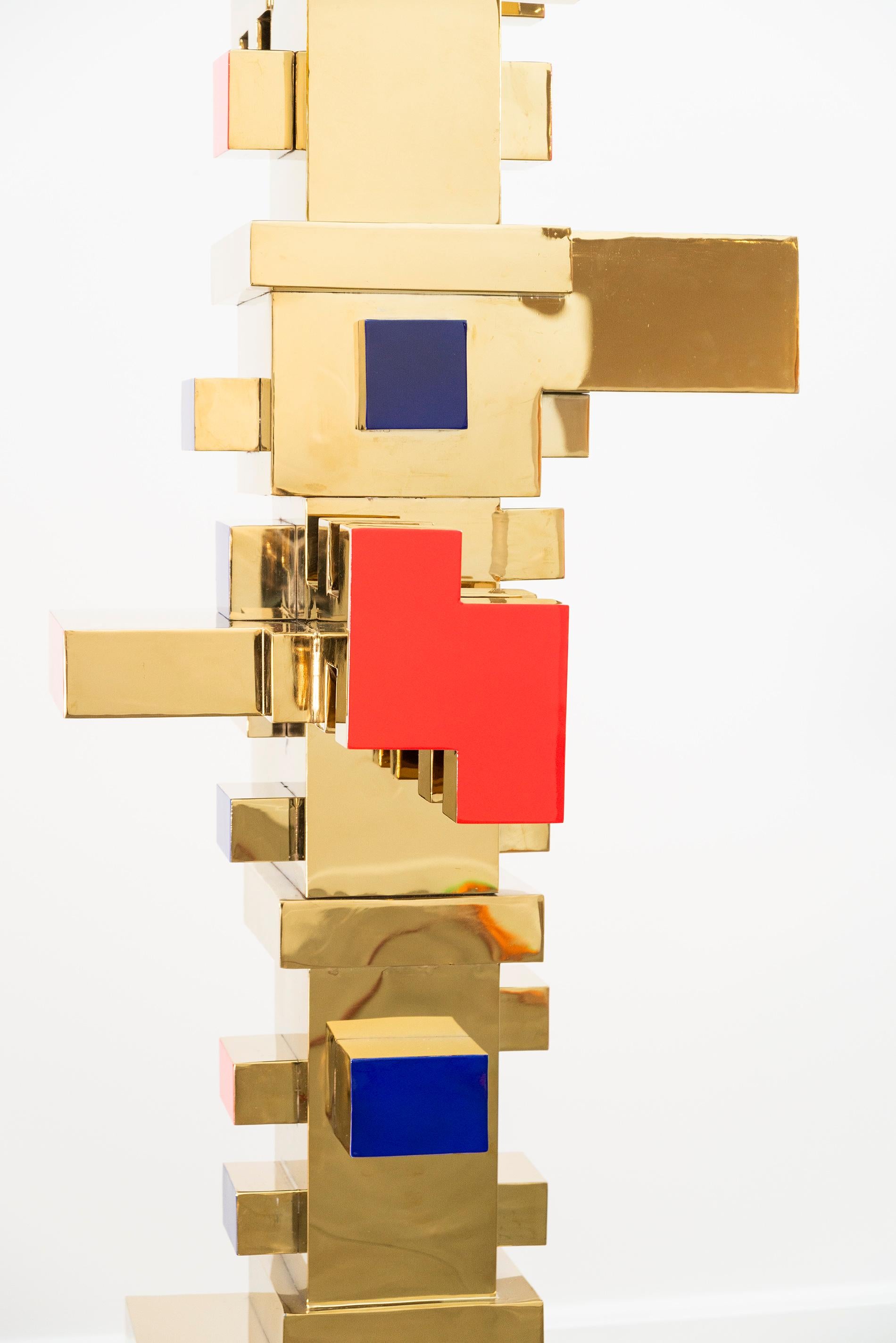 Blocs empilés - or, rouge, bleu - totem, sculpture en acier inoxydable plaqué or - Or Abstract Sculpture par Viktor Mitic