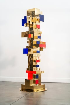Blocs empilés - or, rouge, bleu - totem, sculpture en acier inoxydable plaqué or