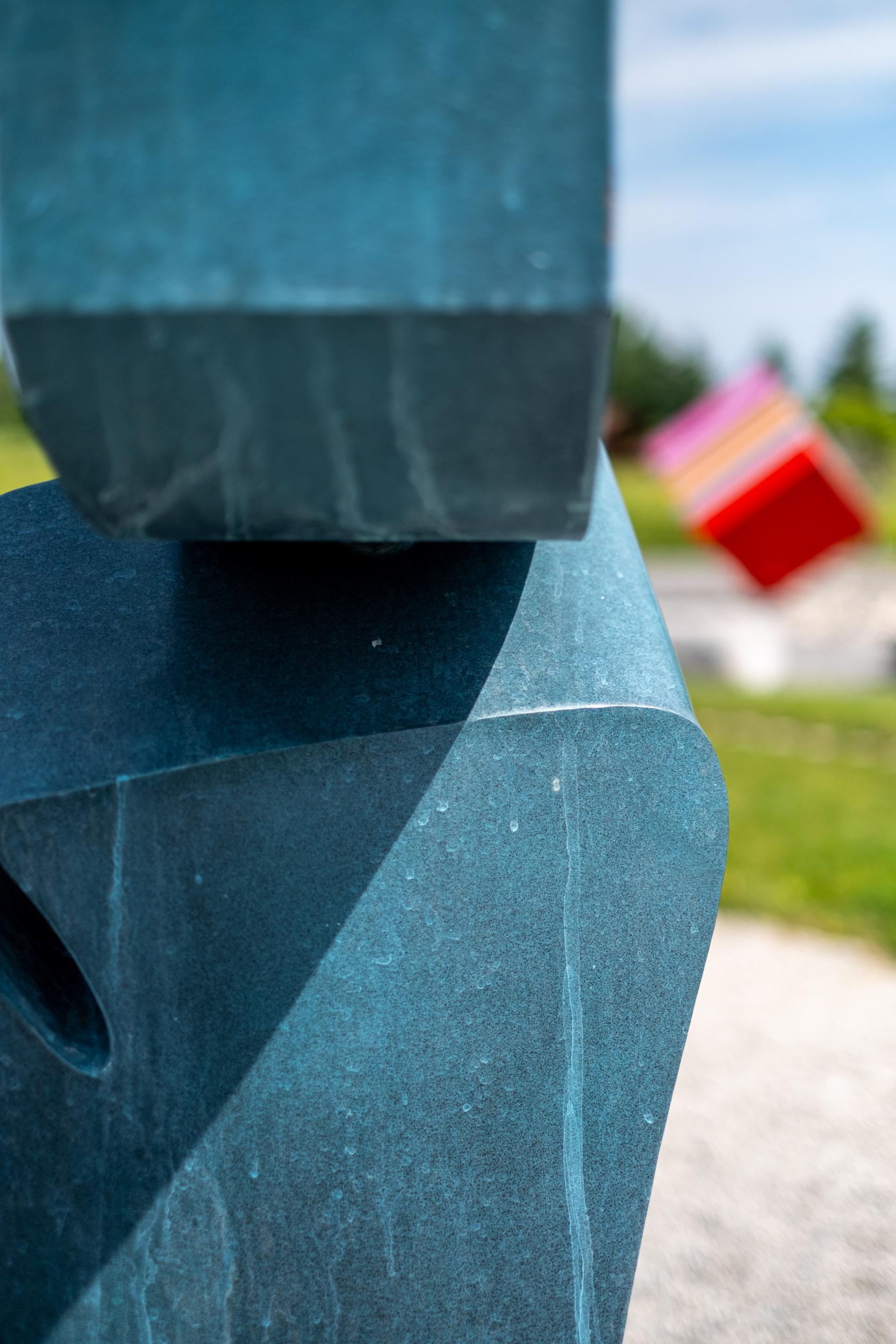 Titan - zeitgenössisch, abstrakt, Totem, Bronze, Skulptur für den Außenbereich im Angebot 1