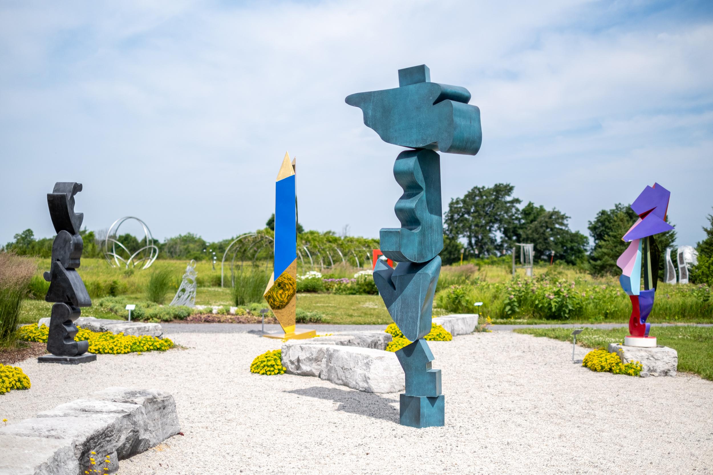 Titan - zeitgenössisch, abstrakt, Totem, Bronze, Skulptur für den Außenbereich im Angebot 5
