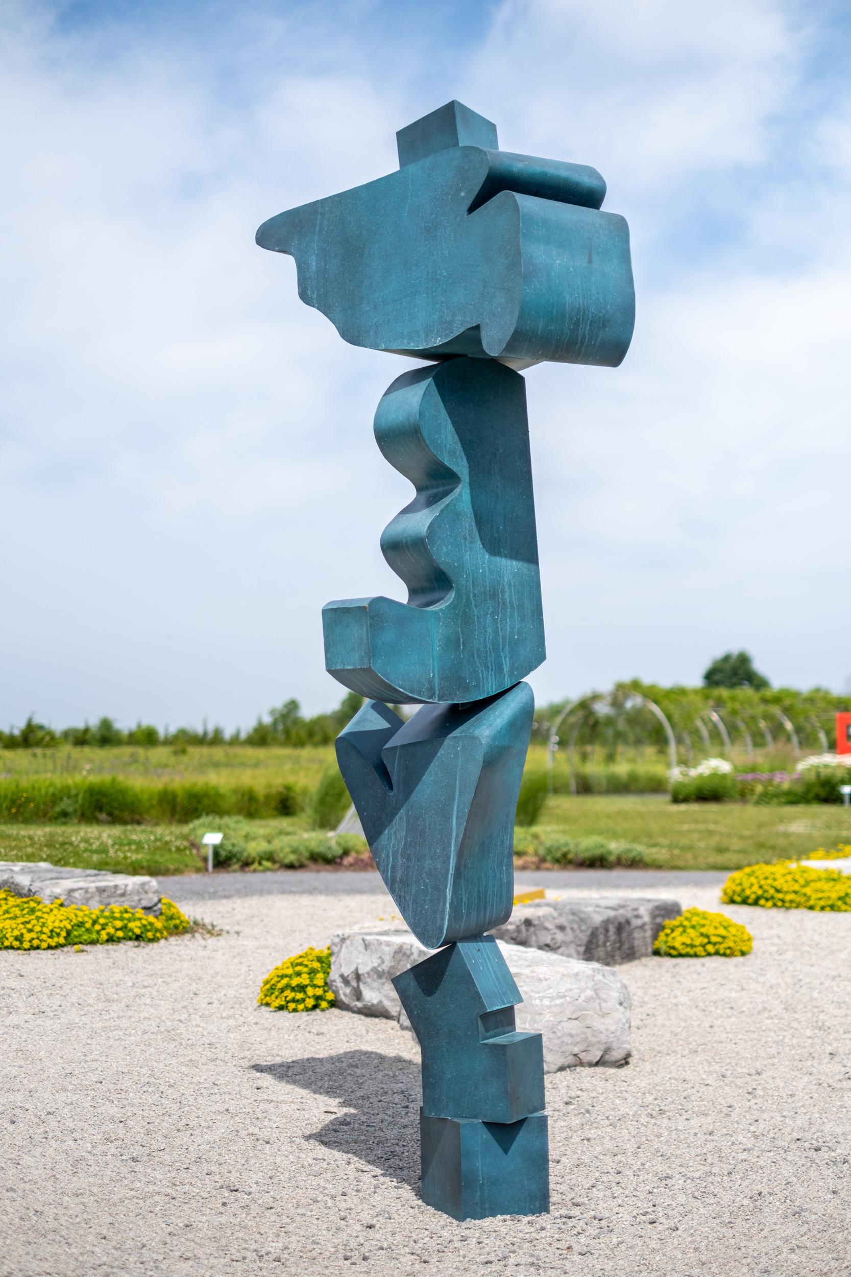 Titan - zeitgenössisch, abstrakt, Totem, Bronze, Skulptur für den Außenbereich