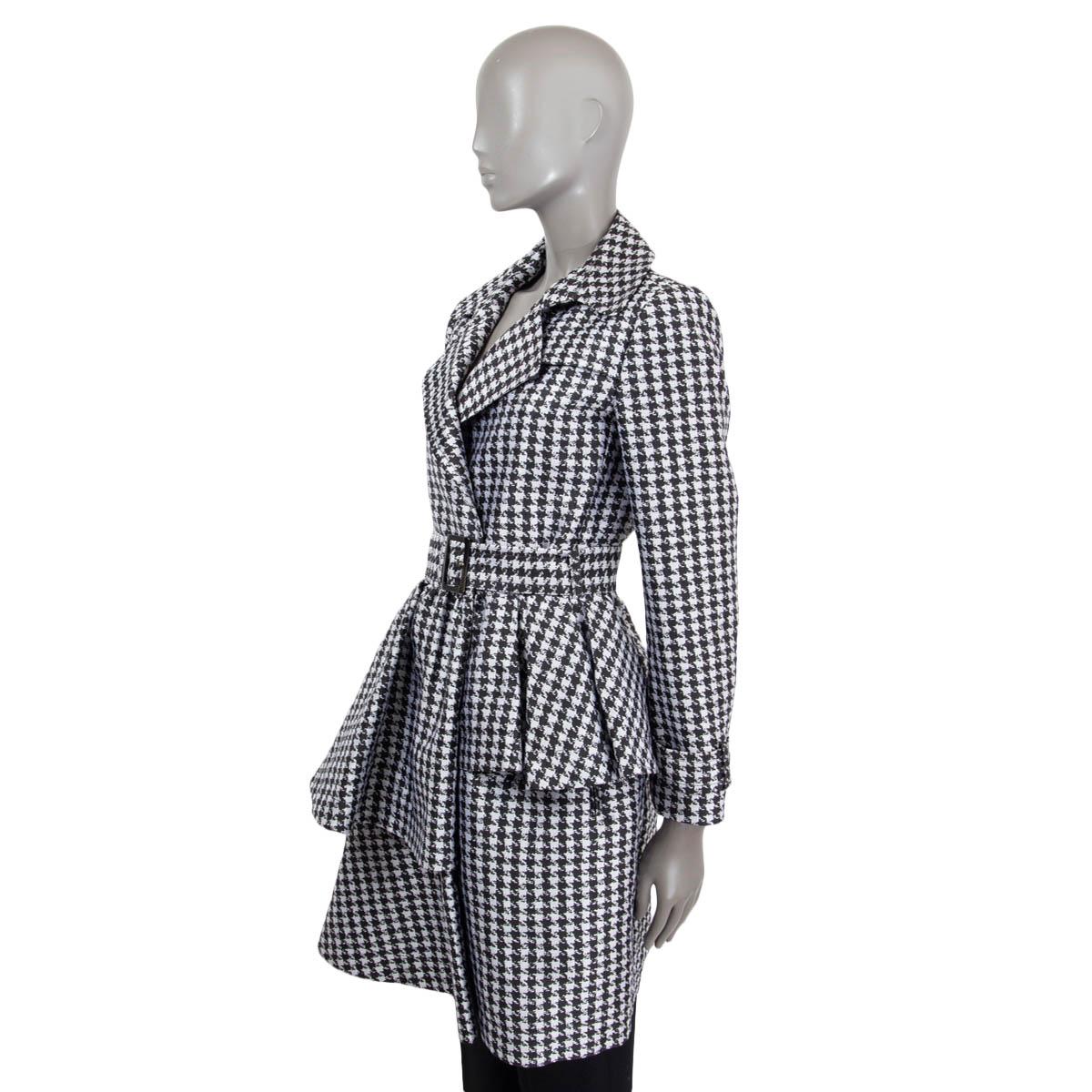 VIKTOR & ROLF black silver HOUNDSTOOTH ASYMMETRIC Coat Jacket 42 S In Excellent Condition For Sale In Zürich, CH