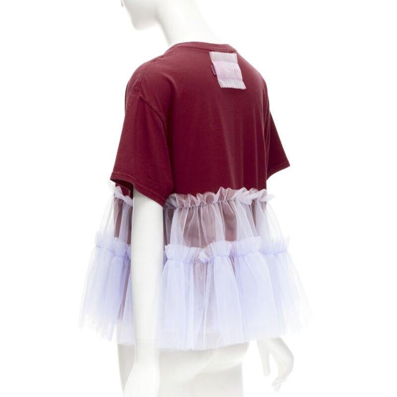 VIKTOR & ROLF Zentrales rotes lila Tüll-Logodruck Dekonstruiertes Tshirt S im Angebot 1