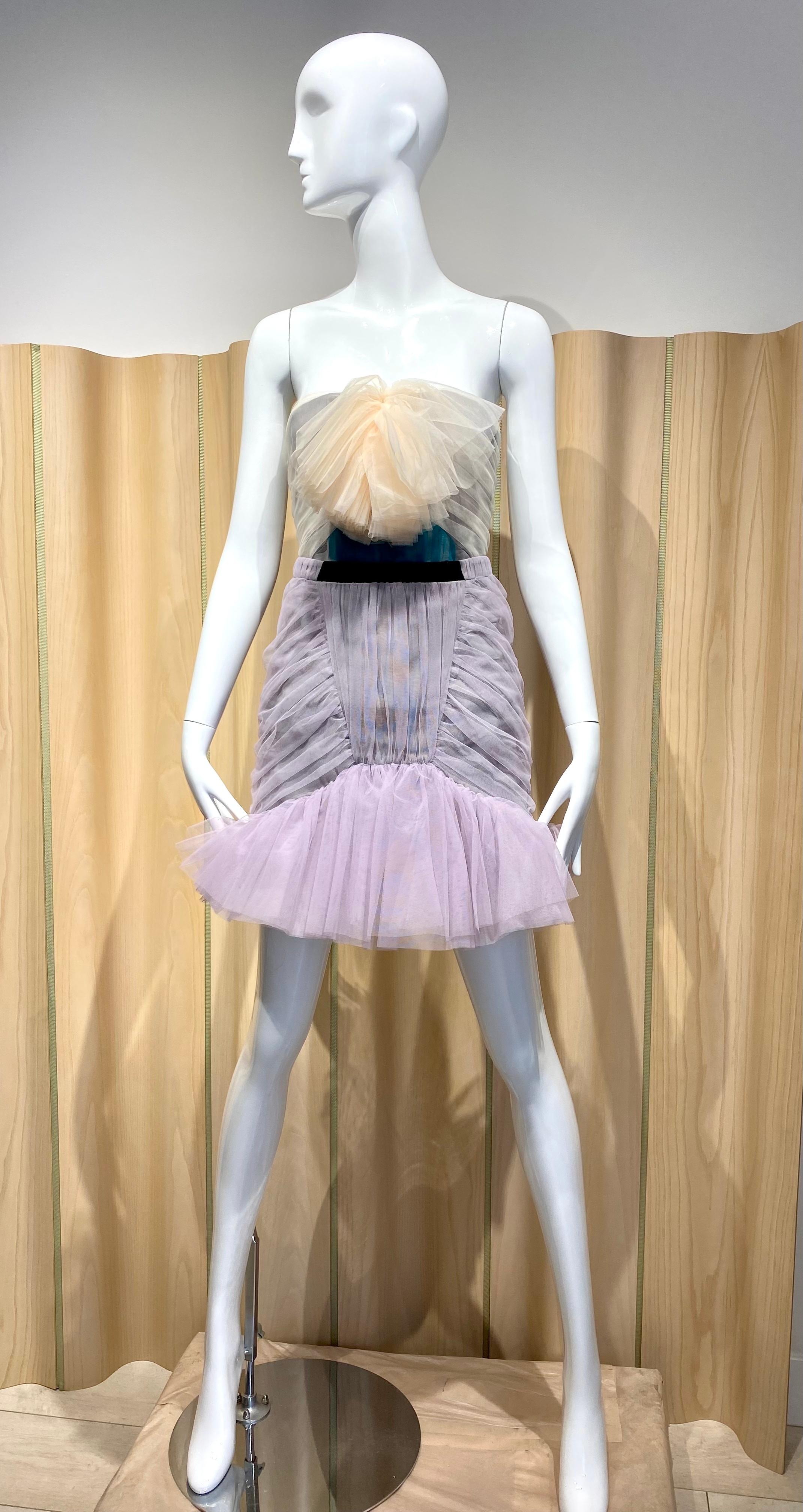 2011 Runway  Viktor & Rolf lavender, creme, gray, teal  and black tulle bustier and mini skirt.
Bustier Measurement: 
Bust 31” stretch to 34”
Waist 26” stretch to 27”
Hip: 34”

Skirt Measurement:
Waist: 30”  / Hip 36’ stretch to 38” / Skirt length: