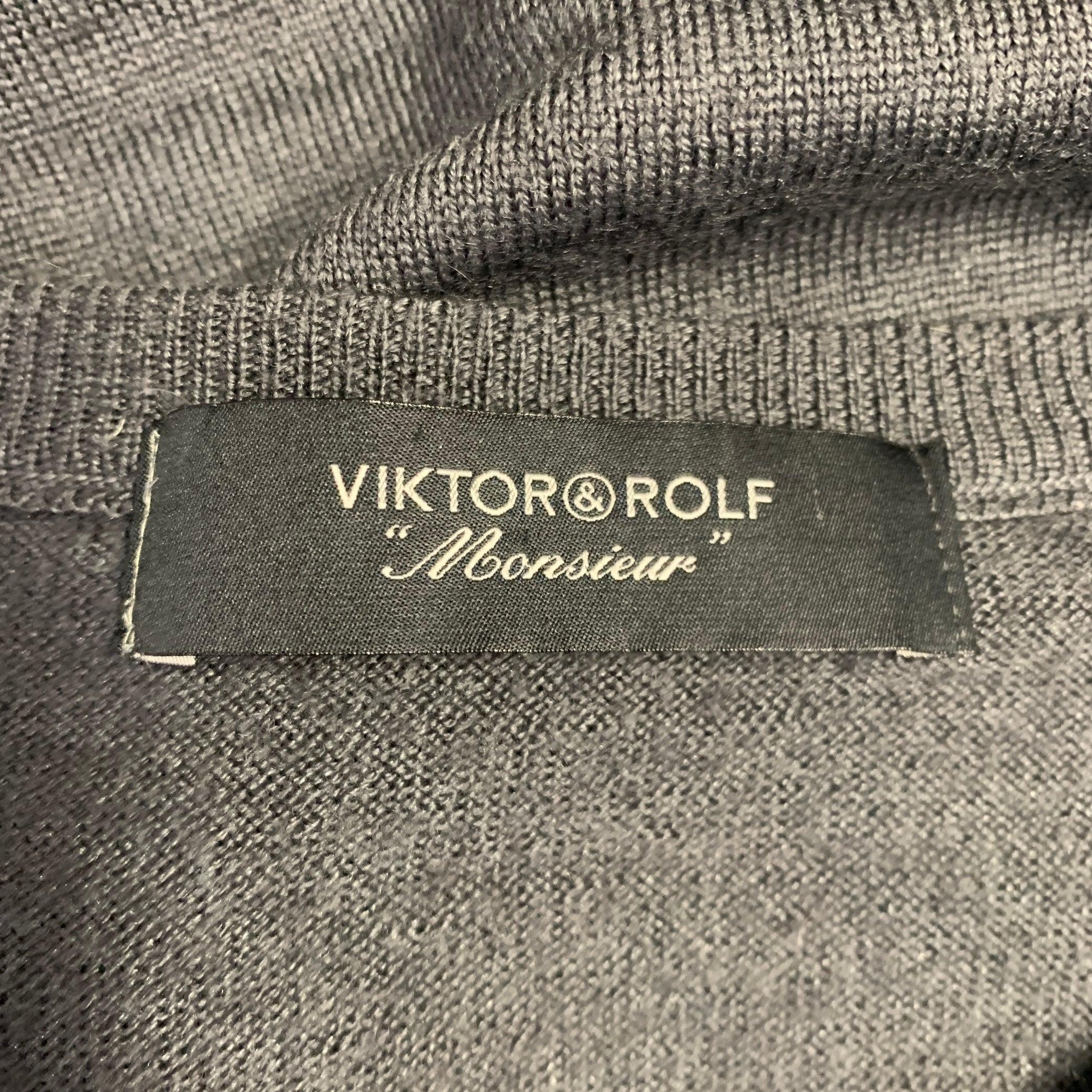 VIKTOR & ROLF Size M Grey Knit V-Neck Pullover For Sale 4