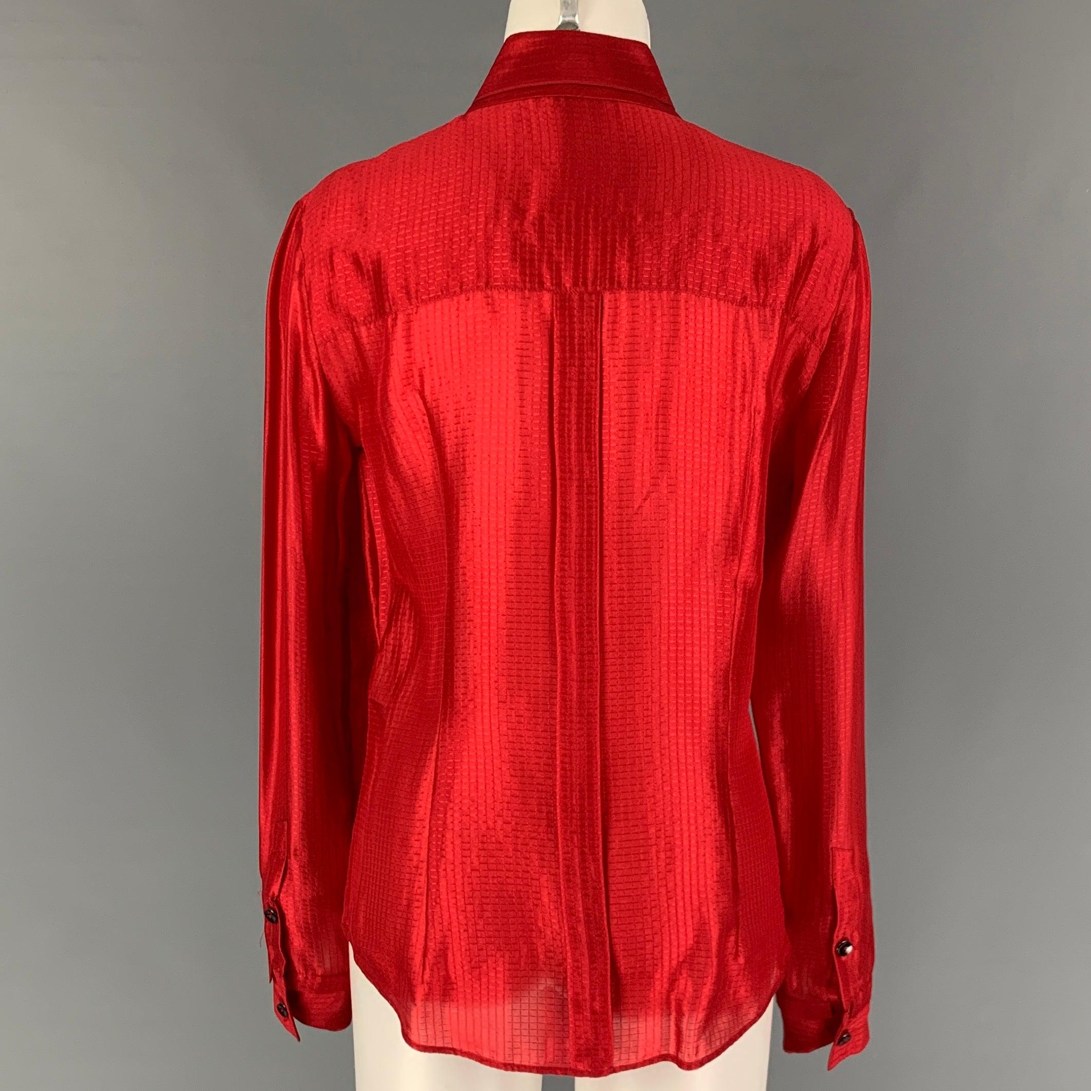 Rosso VIKTOR & Rolf - Camicia con bottoni in seta rossa taglia M. in vendita
