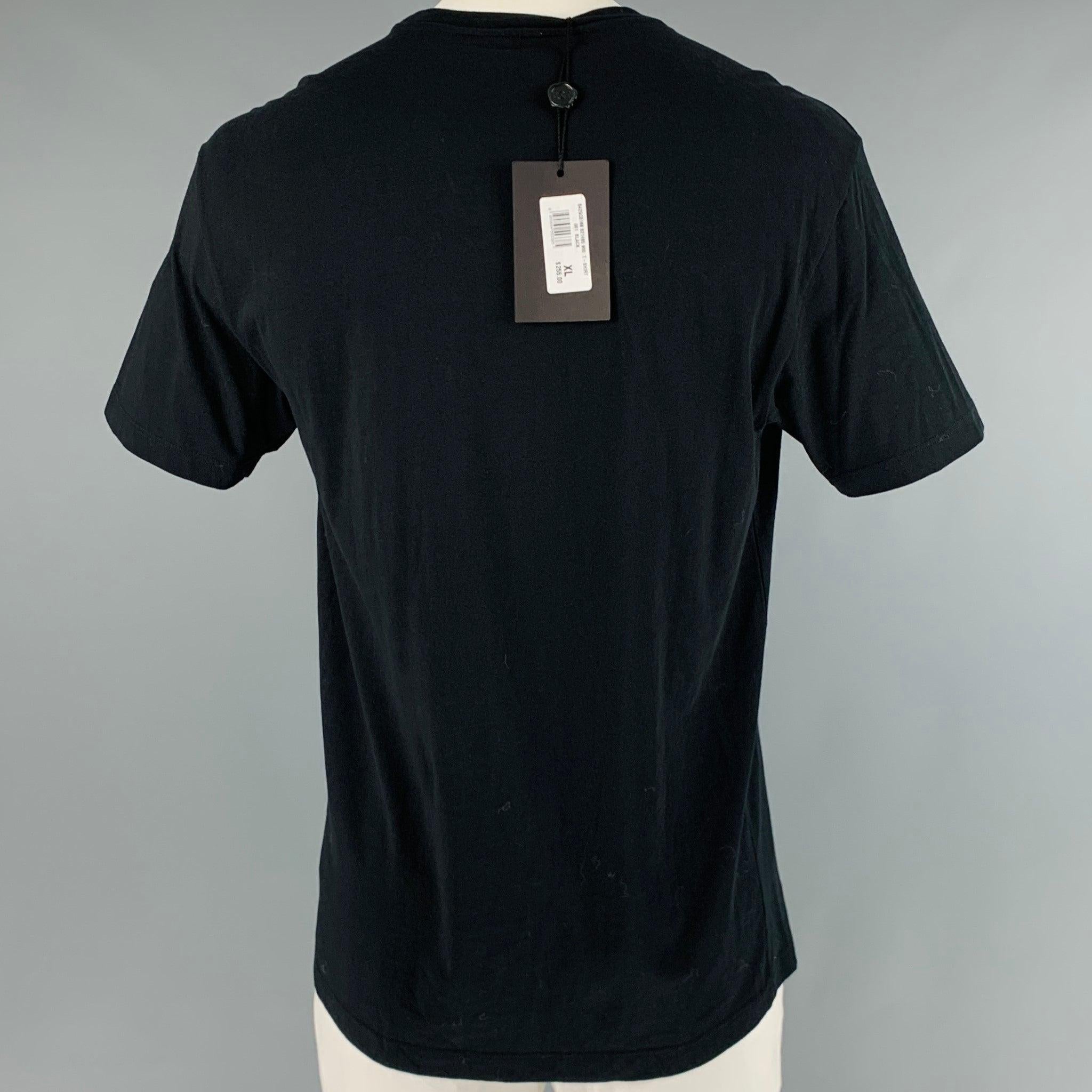 Men's VIKTOR & ROLF Size XL Black Print Cotton One Pocket T-shirt For Sale