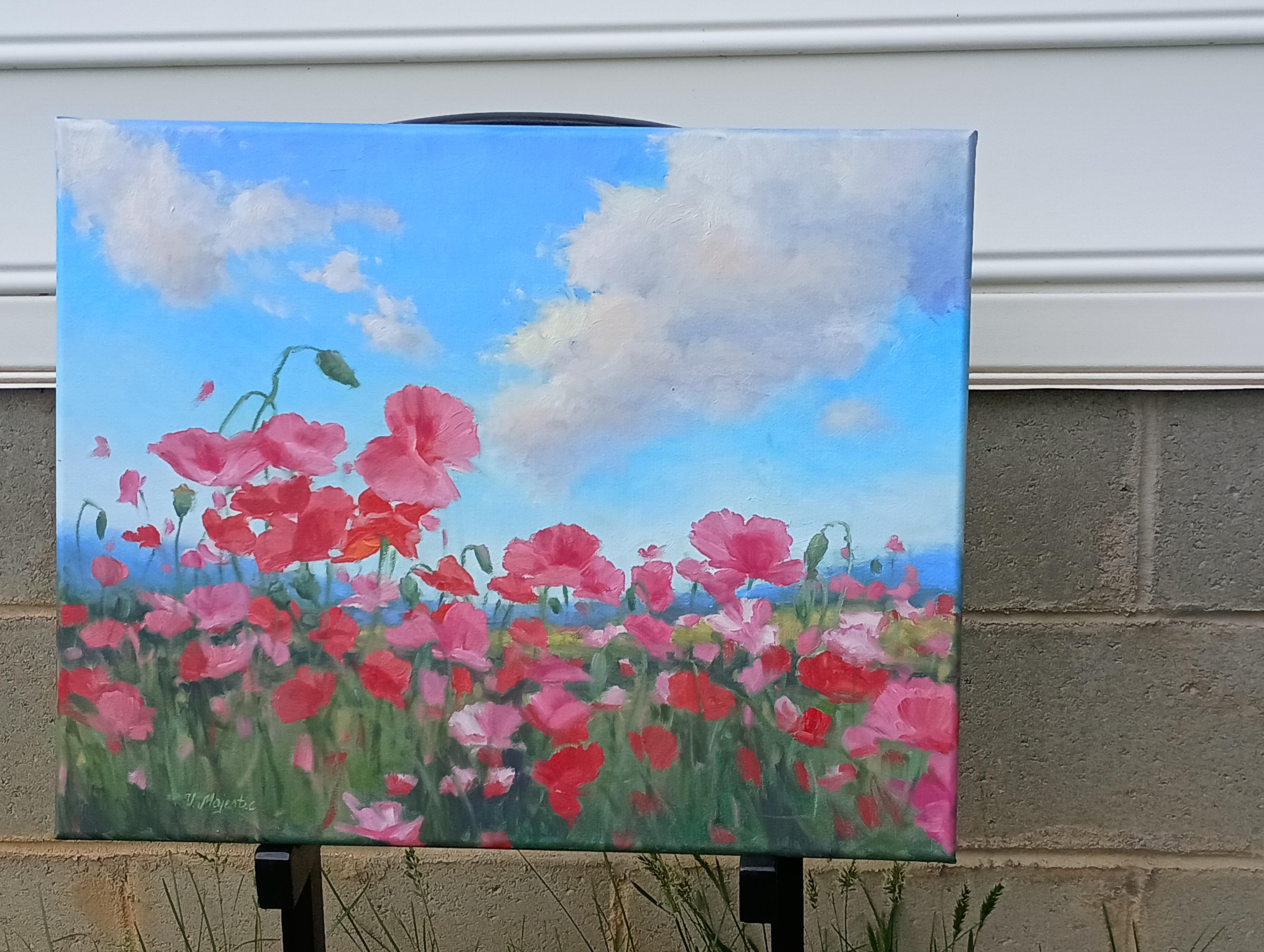 <p>Kommentare des Künstlers<br>Rosafarbene und rote Mohnblumen wiegen sich vor einem strahlend blauen Himmel mit weißen Schäfchenwolken. Die Knospen und die tiefgrünen Stiele unterstreichen die Lebendigkeit der Blütenblätter. Die Szene vermittelt
