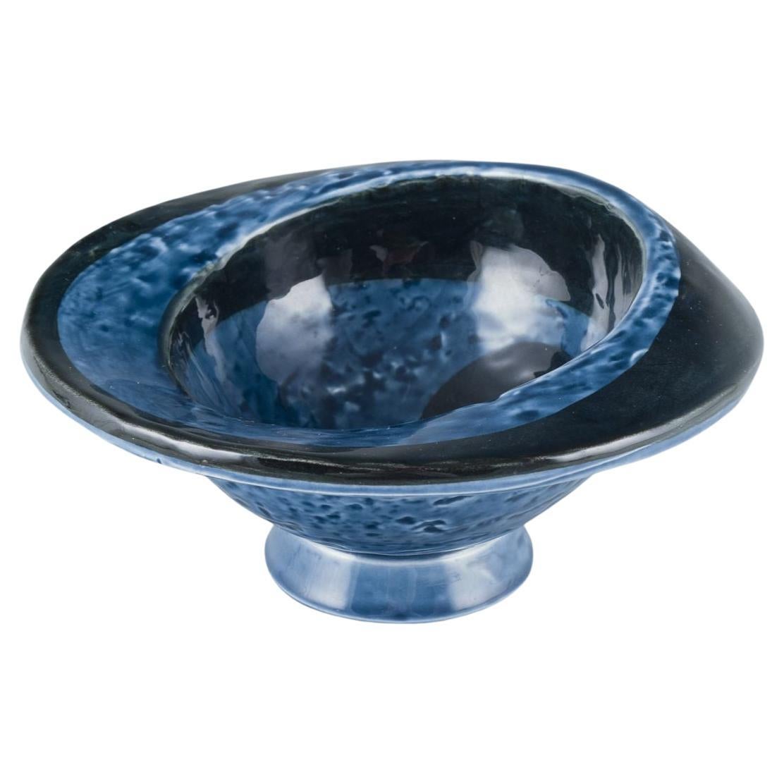 Vilhelm Bjerke-Petersen pour R�örstrand. Bol en céramique avec motif abstrait. en vente